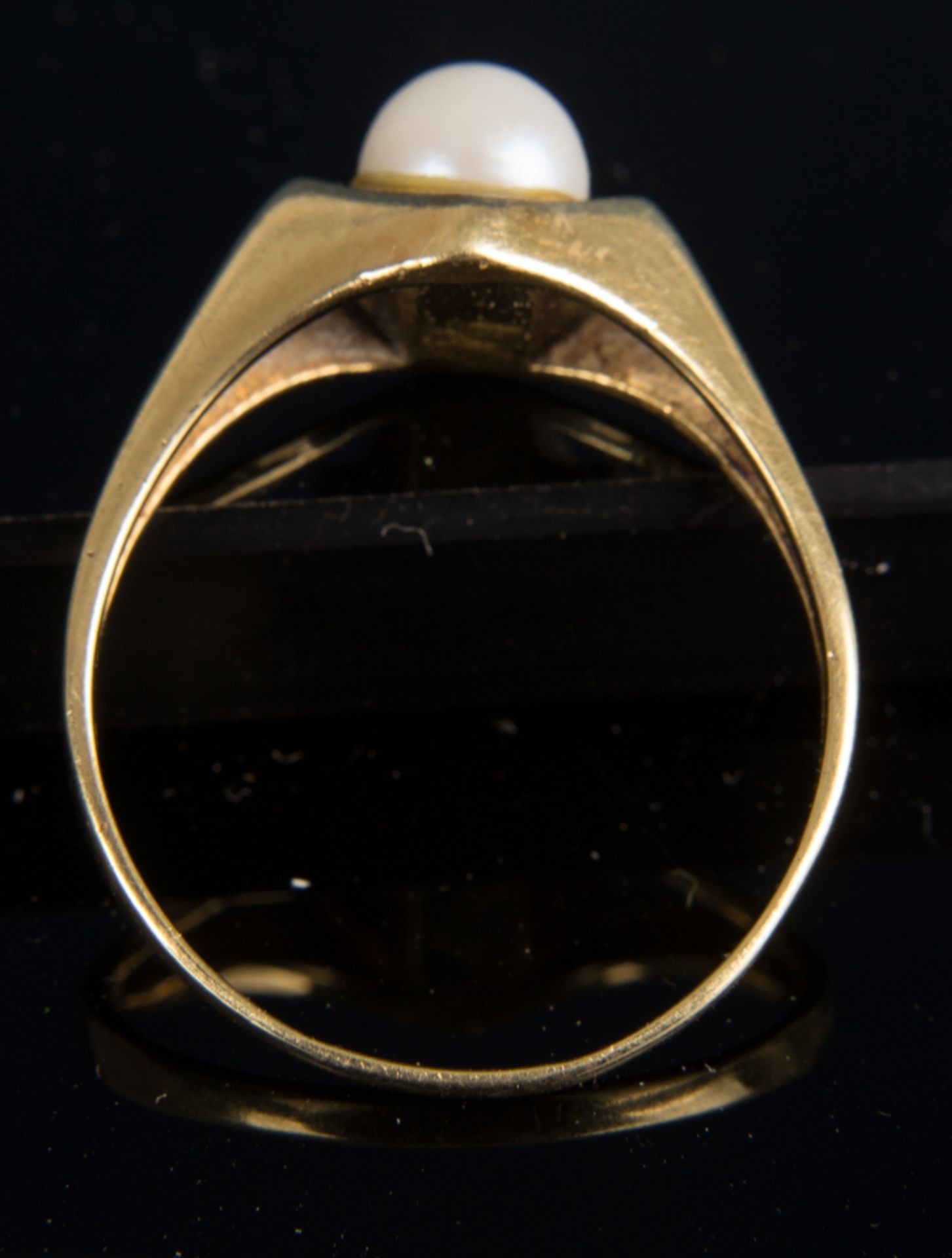 Stylischer 585er Gelbgold Damenring mit Perle besetzt. Ringdurchmesser ca. 20 mm. !960/ 70er - Image 4 of 4