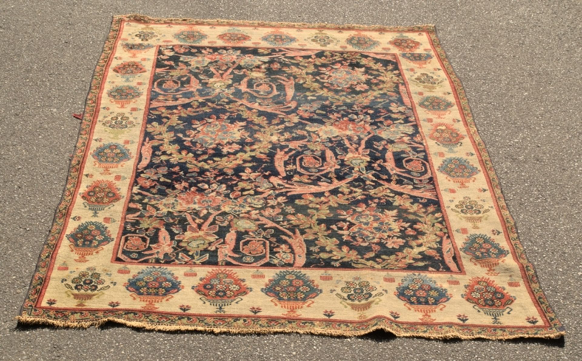 Antiker Teppich, wohl um 1900, dunkelblauer Fond mit floral durchgemustertem Dekor, - Bild 7 aus 13