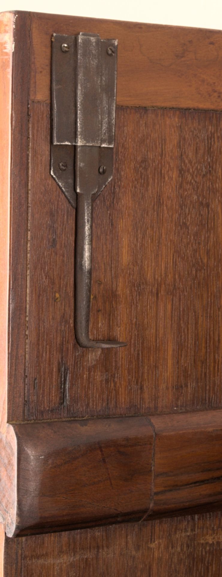 Antiker Kleiderschrank, österreichisches Biedermeier um 1830/40. Voll zerlegbarer, zweitüriger - Bild 16 aus 18