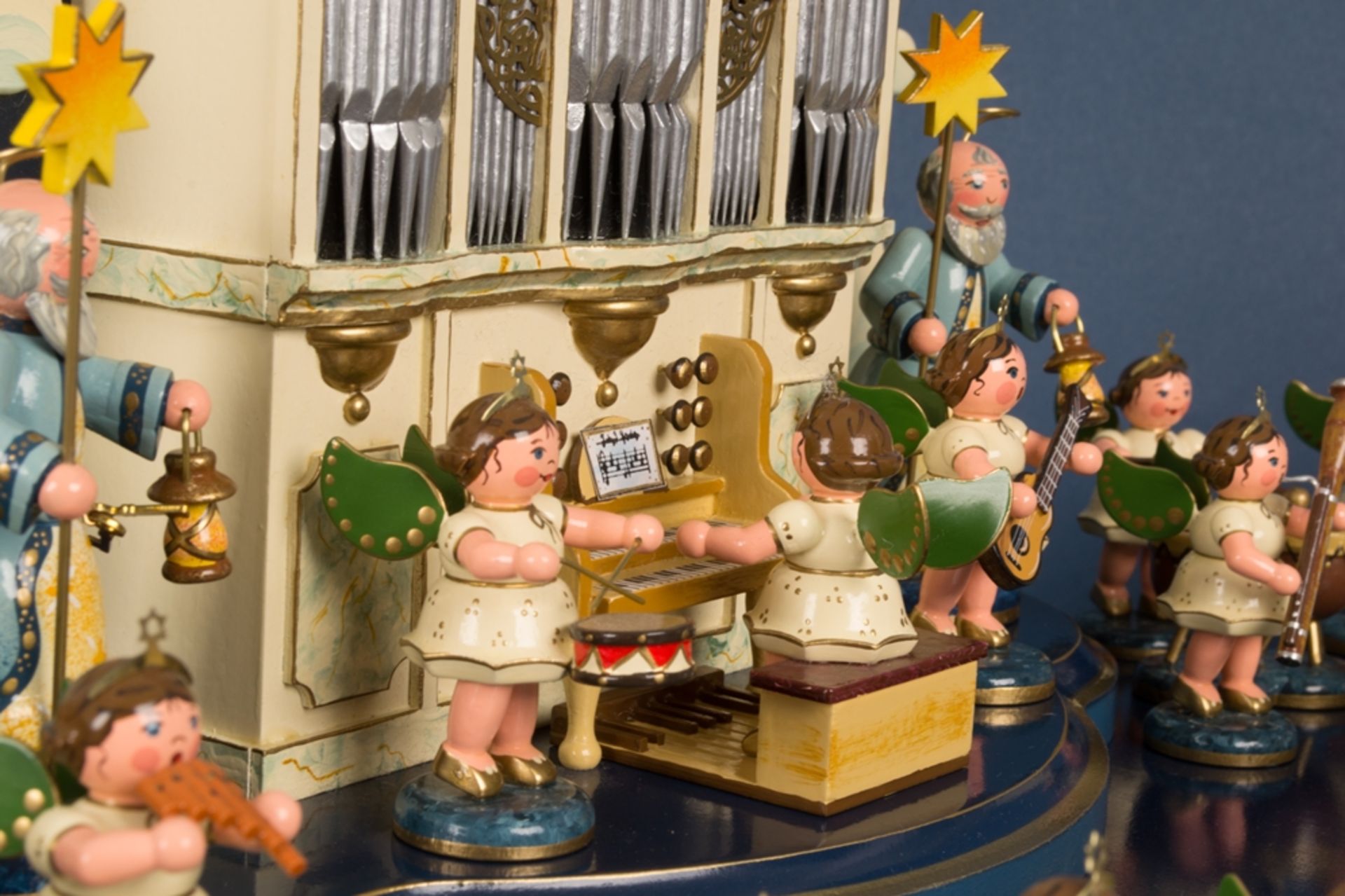 Große, zweiteilige Engelswolke mit Kirchenorgel-Spieluhr, mit insgesamt 24 Engeln & 2 x "Petrus", - Bild 11 aus 13