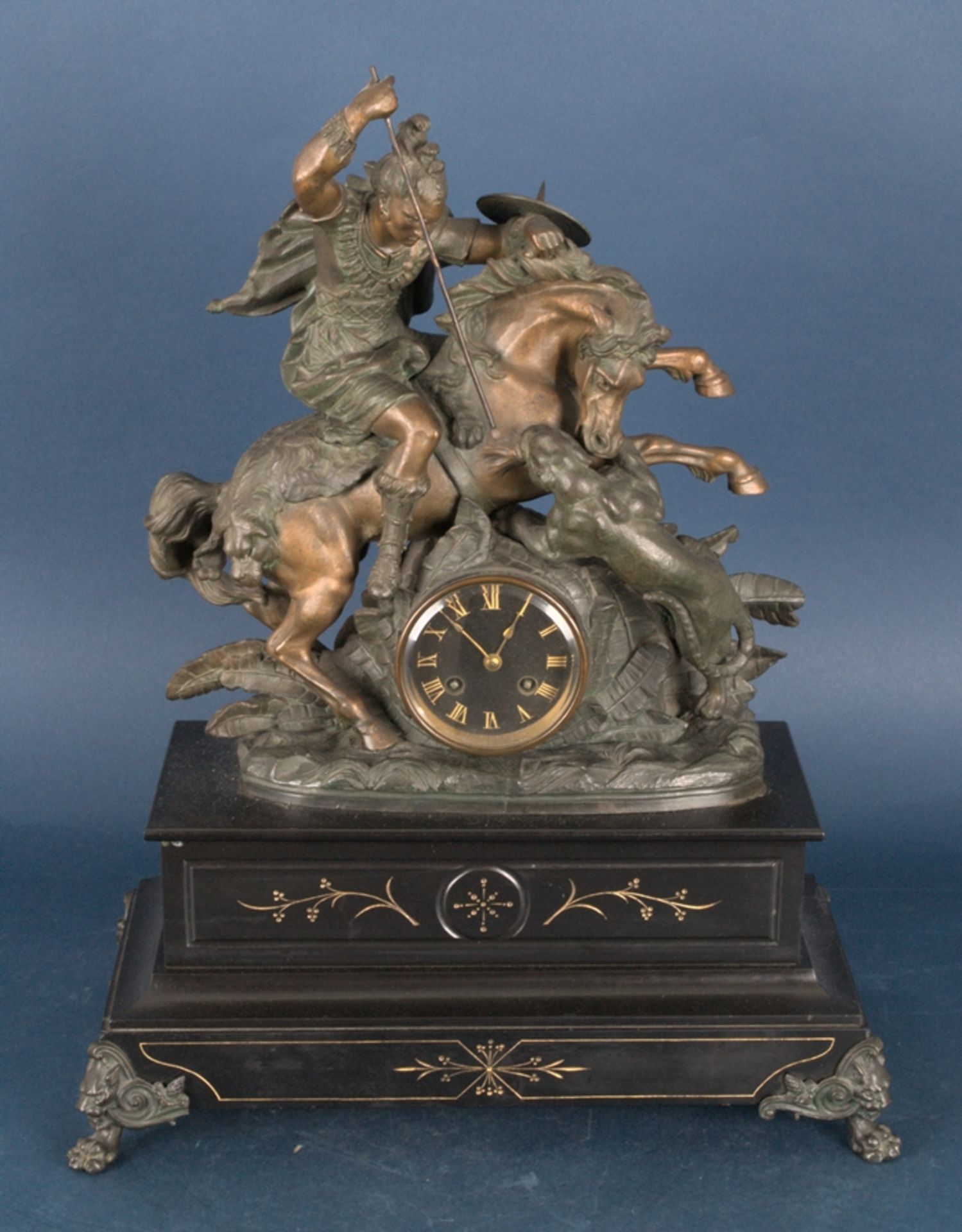 Kaminuhr um 1900, von "Reiter bei der Jagd" bekröntes, schwarzes Marmorgehäuse, bronzierte - Bild 17 aus 17