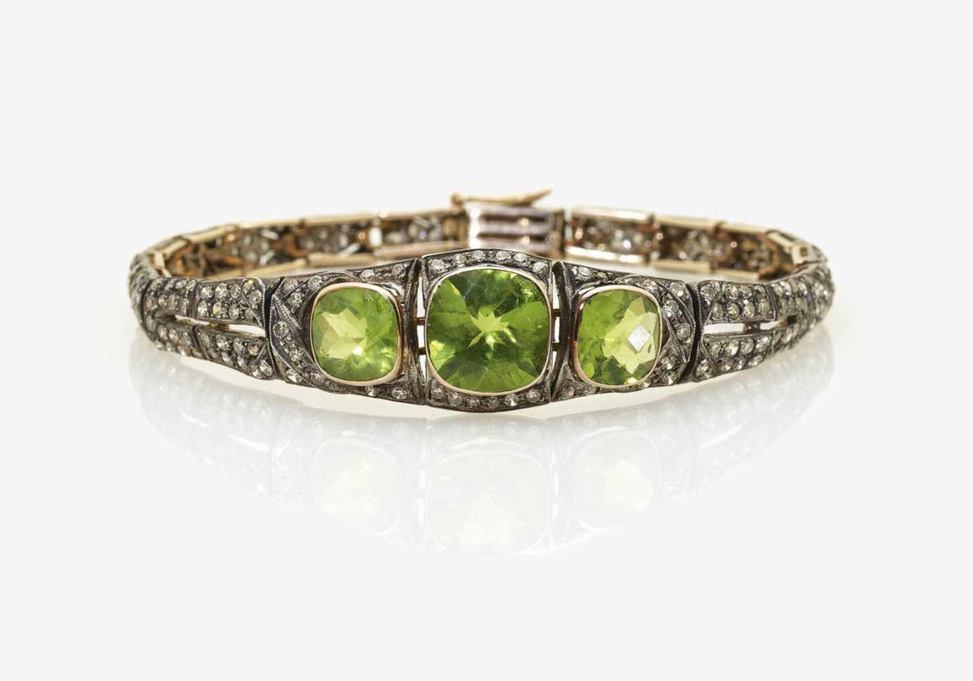 A Diamond and Peridot Gold-Link Bracelet - Bild 2 aus 2