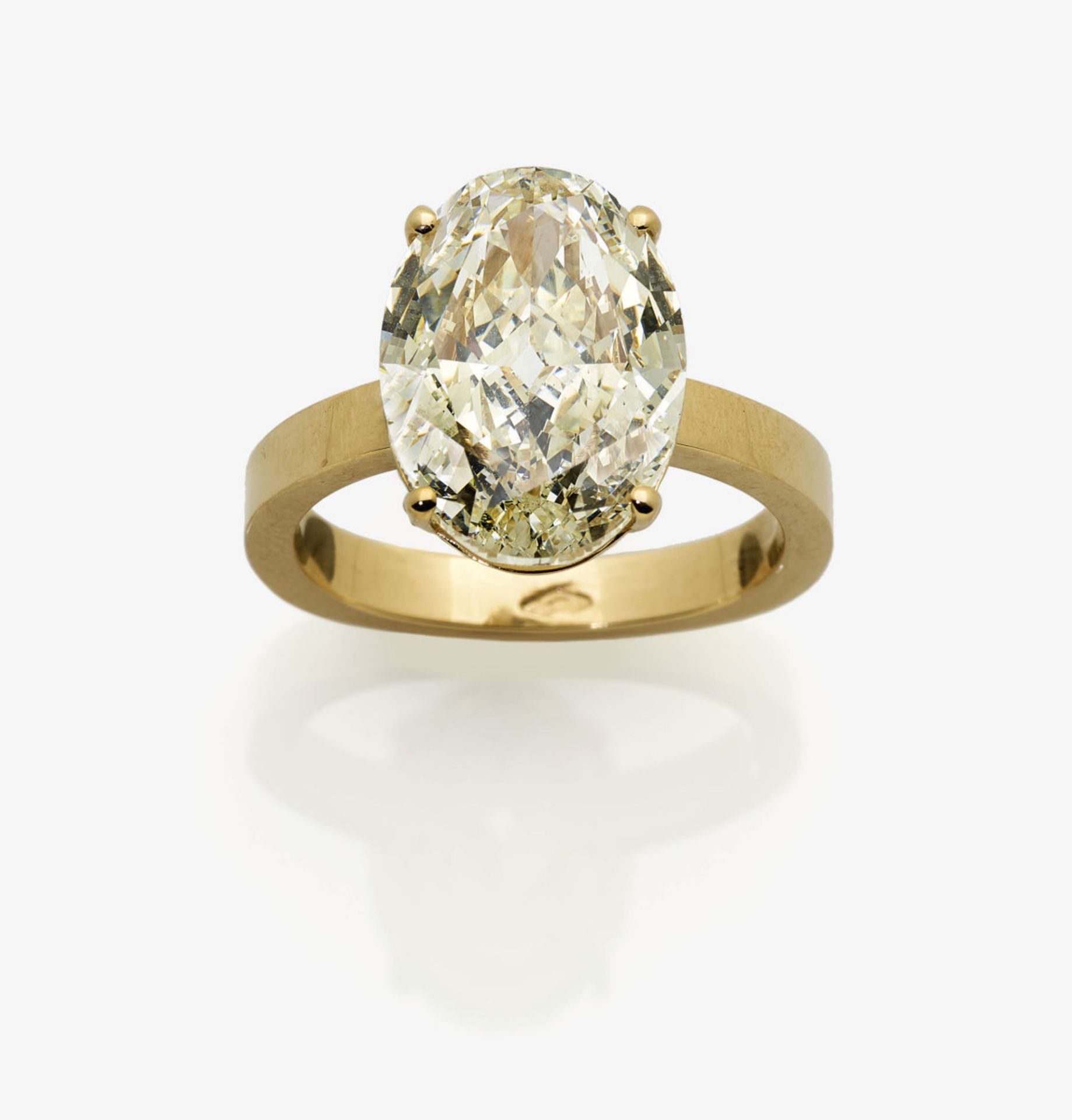 A Champagne-Coloured Diamond Solitaire Ring - Bild 2 aus 4