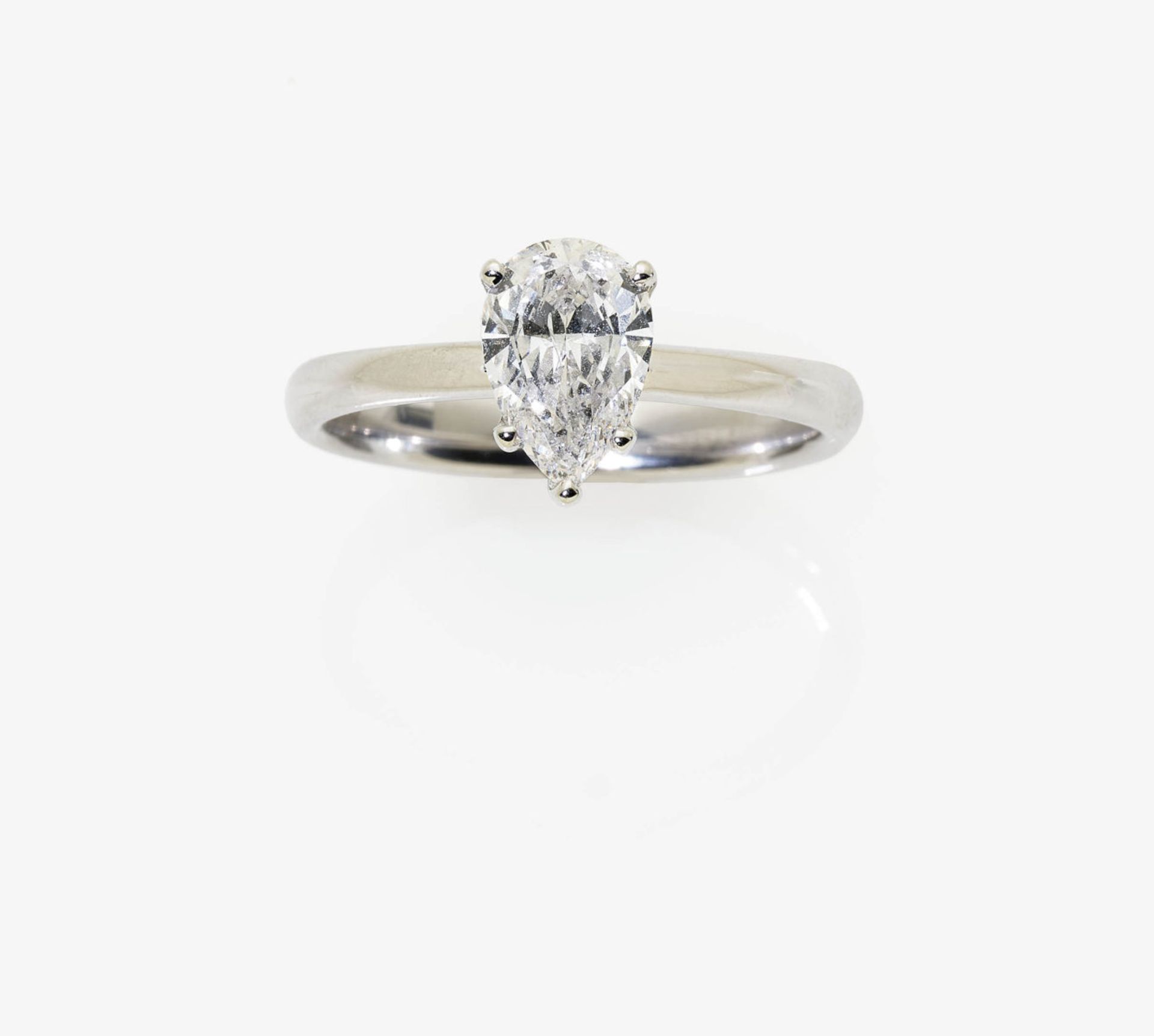 A Diamond Solitaire Ring - Bild 2 aus 3