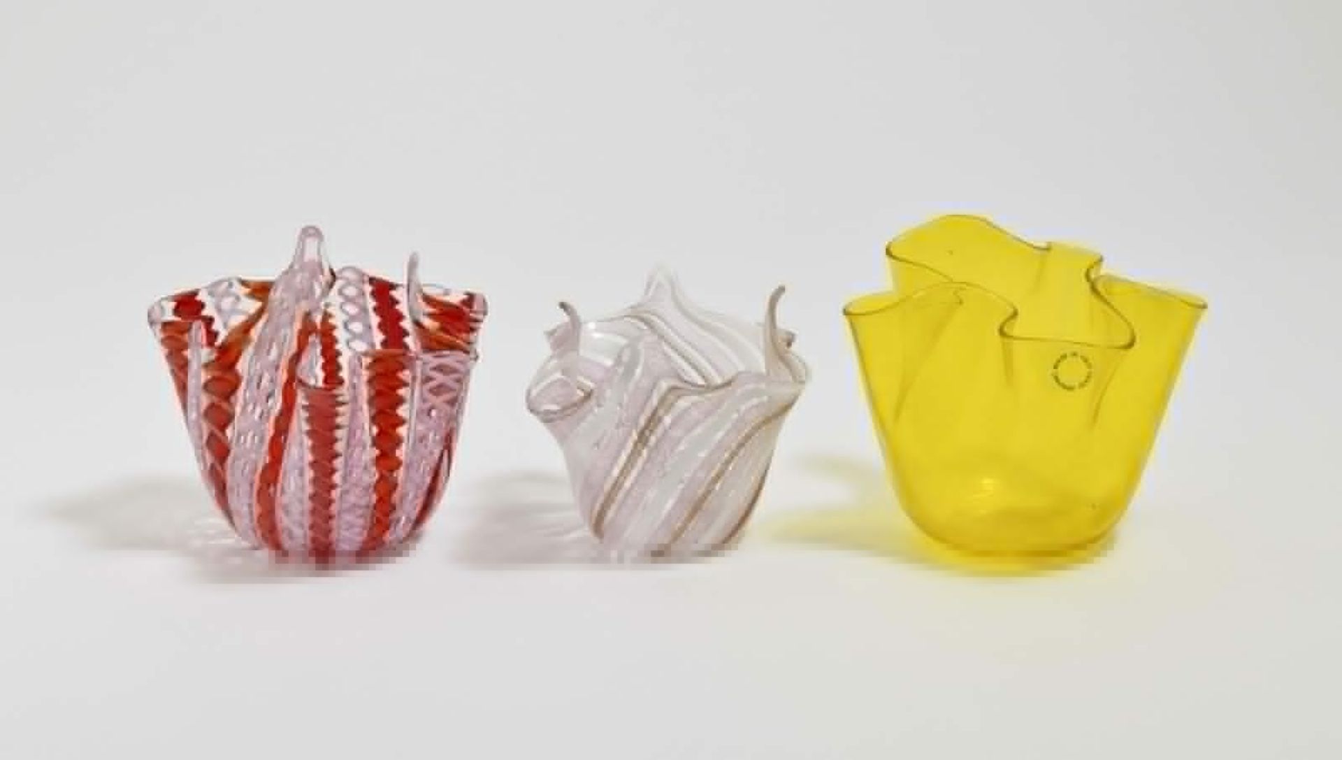 Sechs FazzolettiVenini & C., 1992 bis 2010 Überfangglas in verschiedenen Farben. Zwei fazzoletti - Bild 2 aus 2