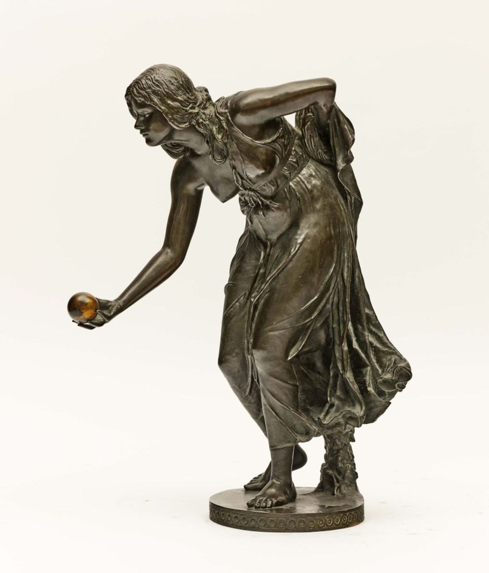 "Kugelspielerin", um 1897Walter Schott (1861 Ilsenburg - 1938 Berlin) Bronze, braun patiniert.