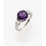 Allianzring mit einem Amethyst und Diamanten