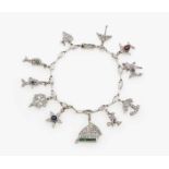 Charming-Armband mit Brillanten, Saphiren, Smaragden und Rubinen