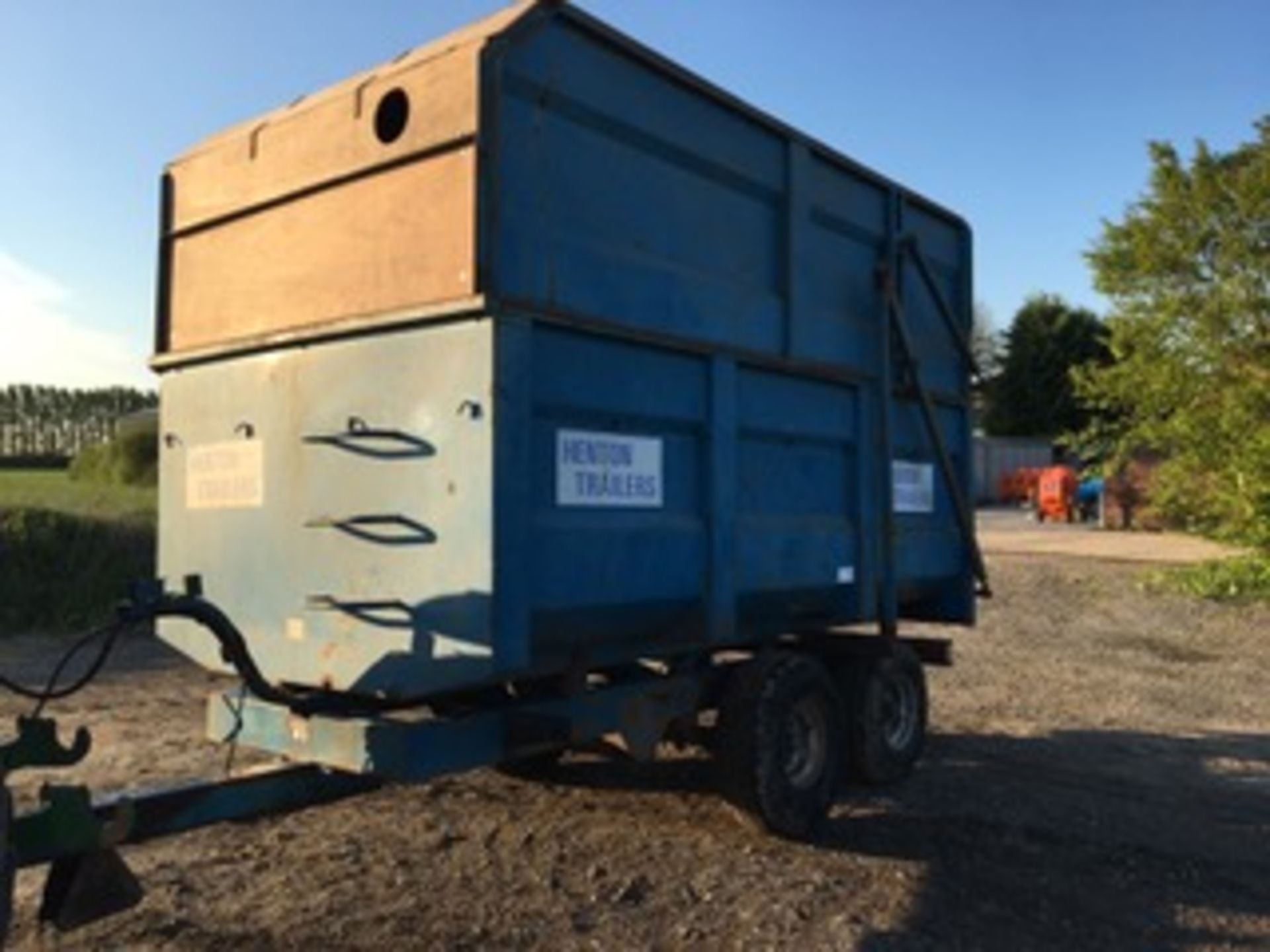 8 TONNE TIPPING TRAILER - Image 3 of 3