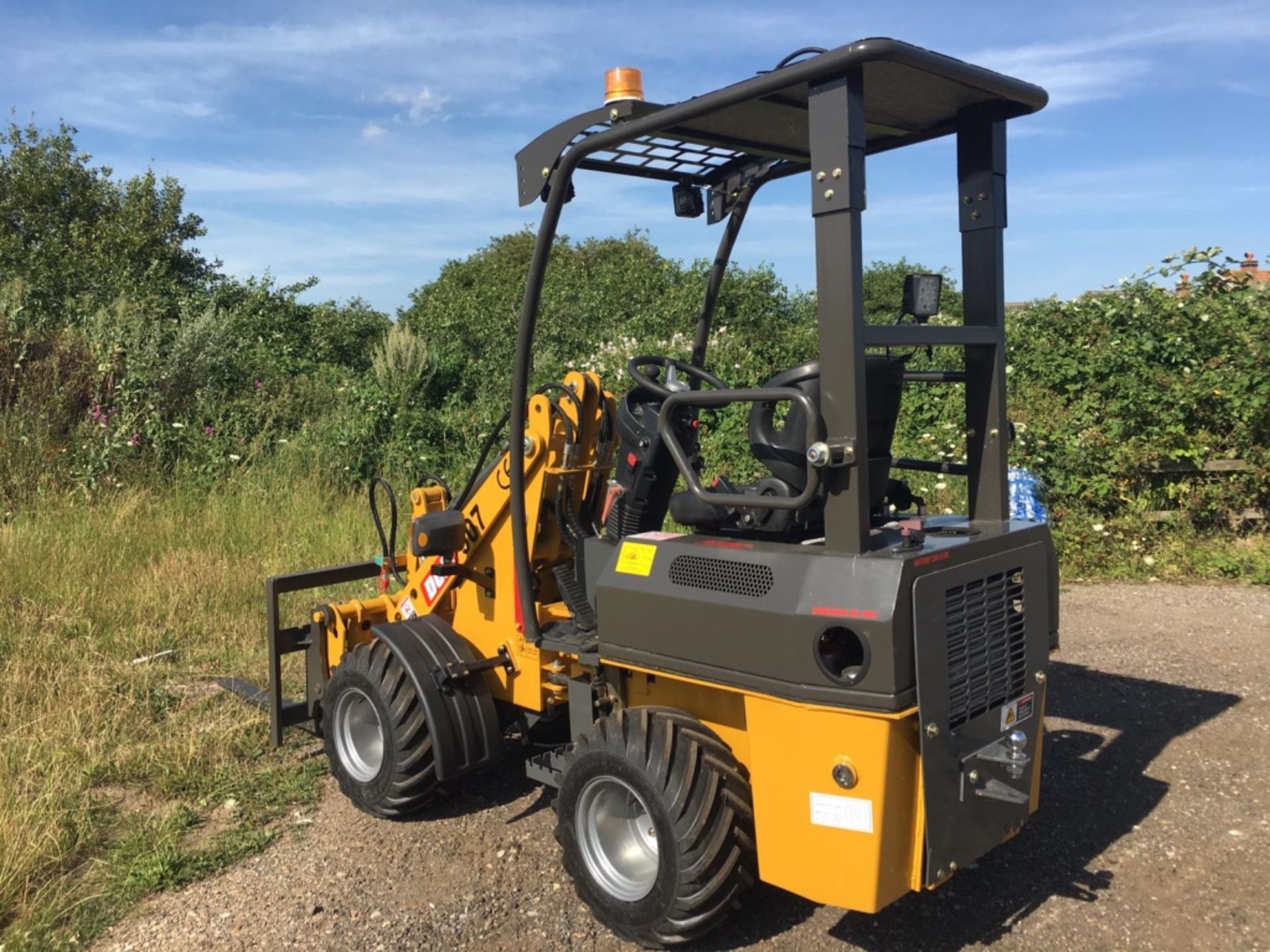 New DGM 907 Fork Lift/Loader - Image 9 of 17