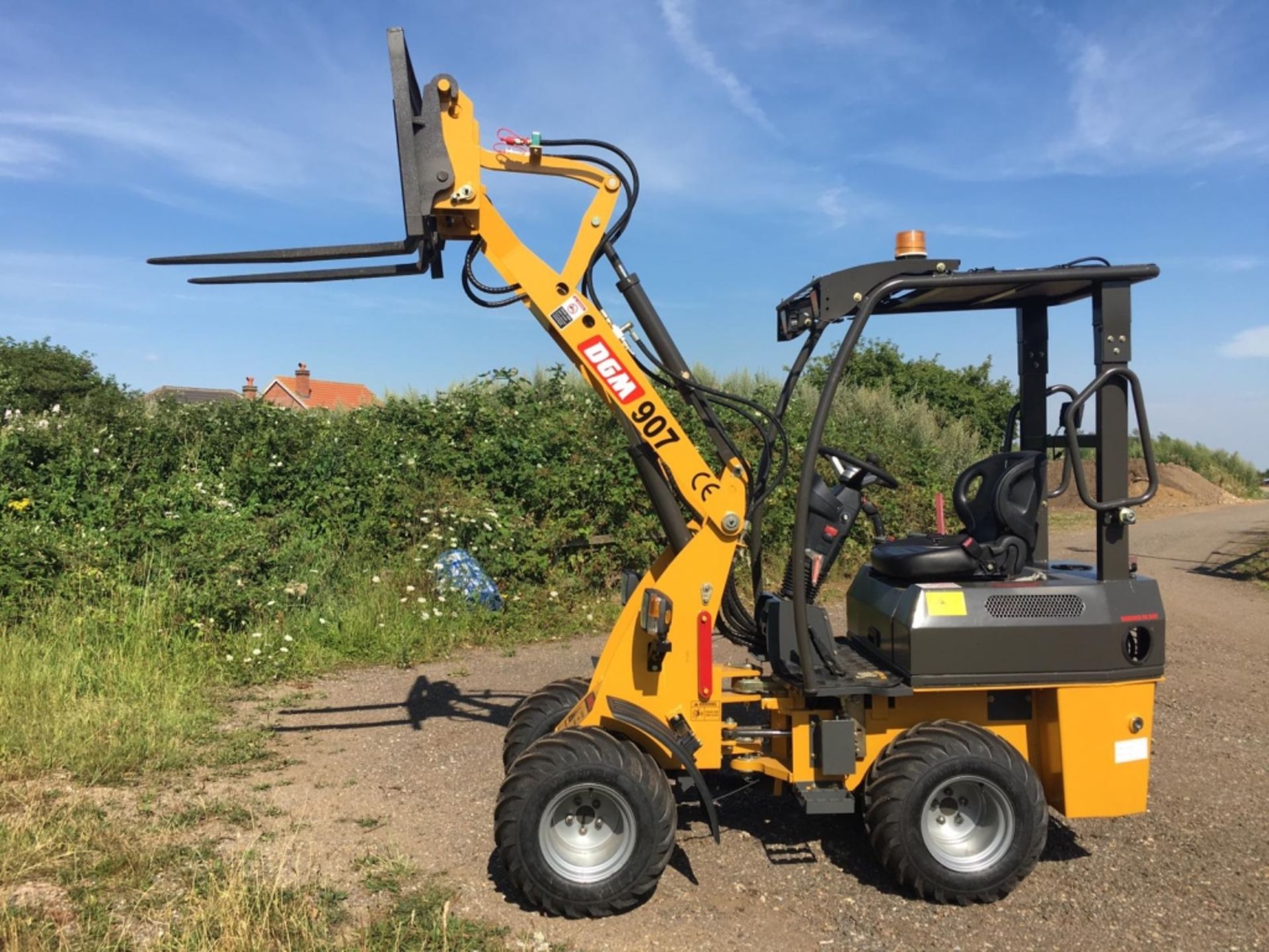 New DGM 907 Fork Lift/Loader - Image 6 of 17