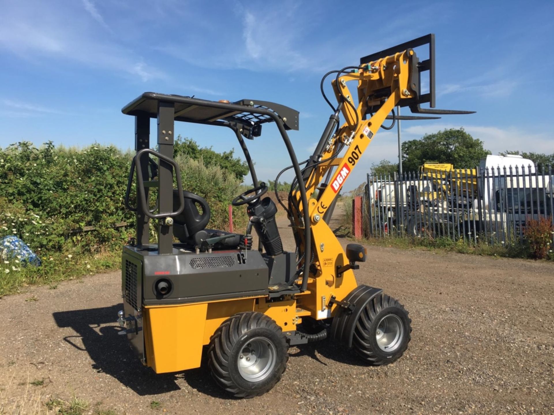 New DGM 907 Fork Lift/Loader - Image 16 of 17