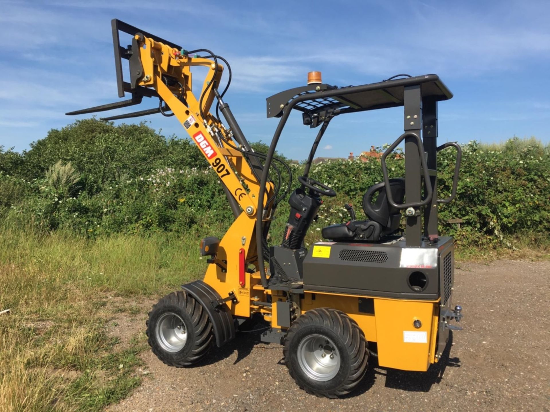 New DGM 907 Fork Lift/Loader - Image 13 of 17