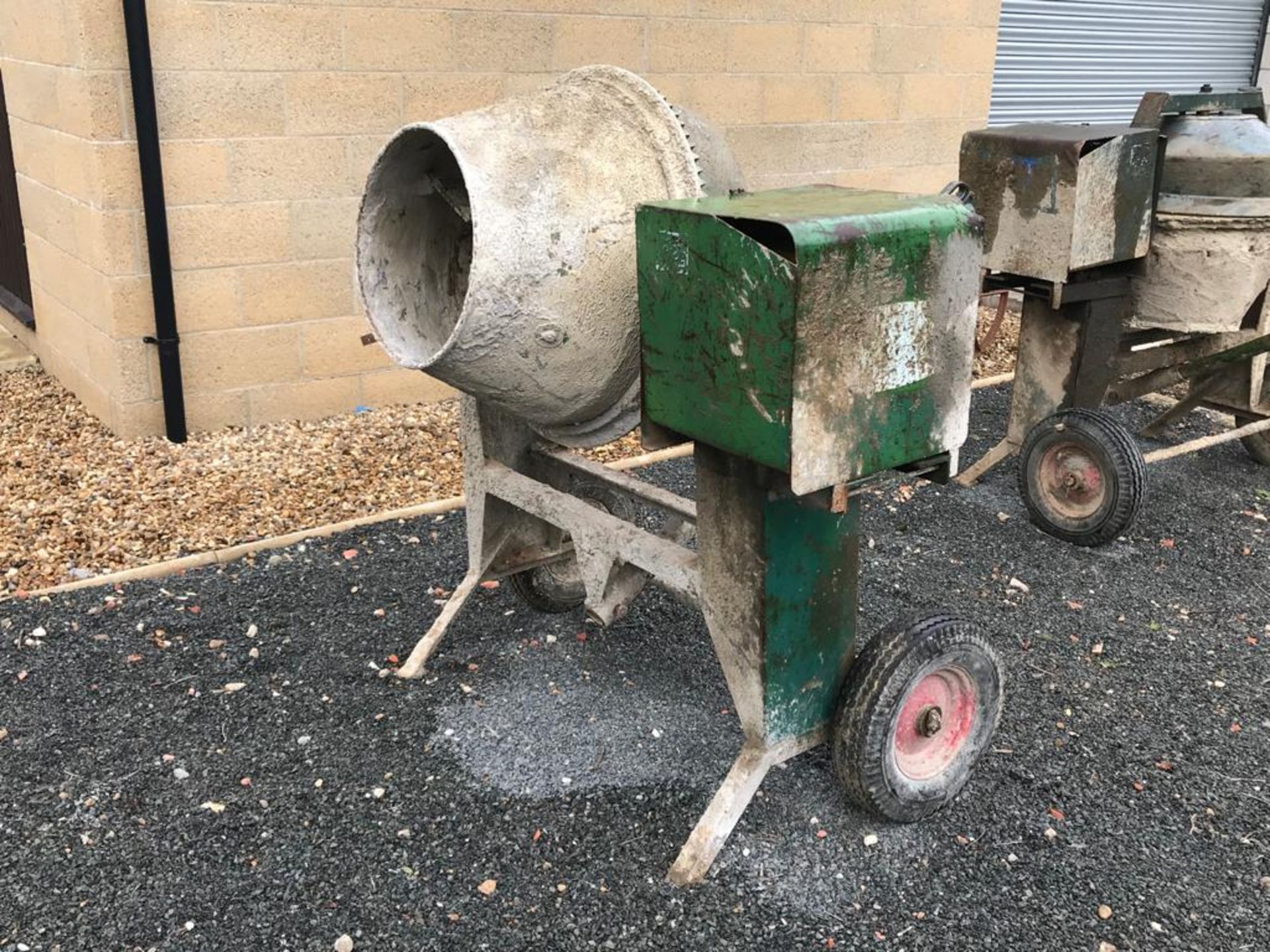 CEMENT MIXER - Image 2 of 5