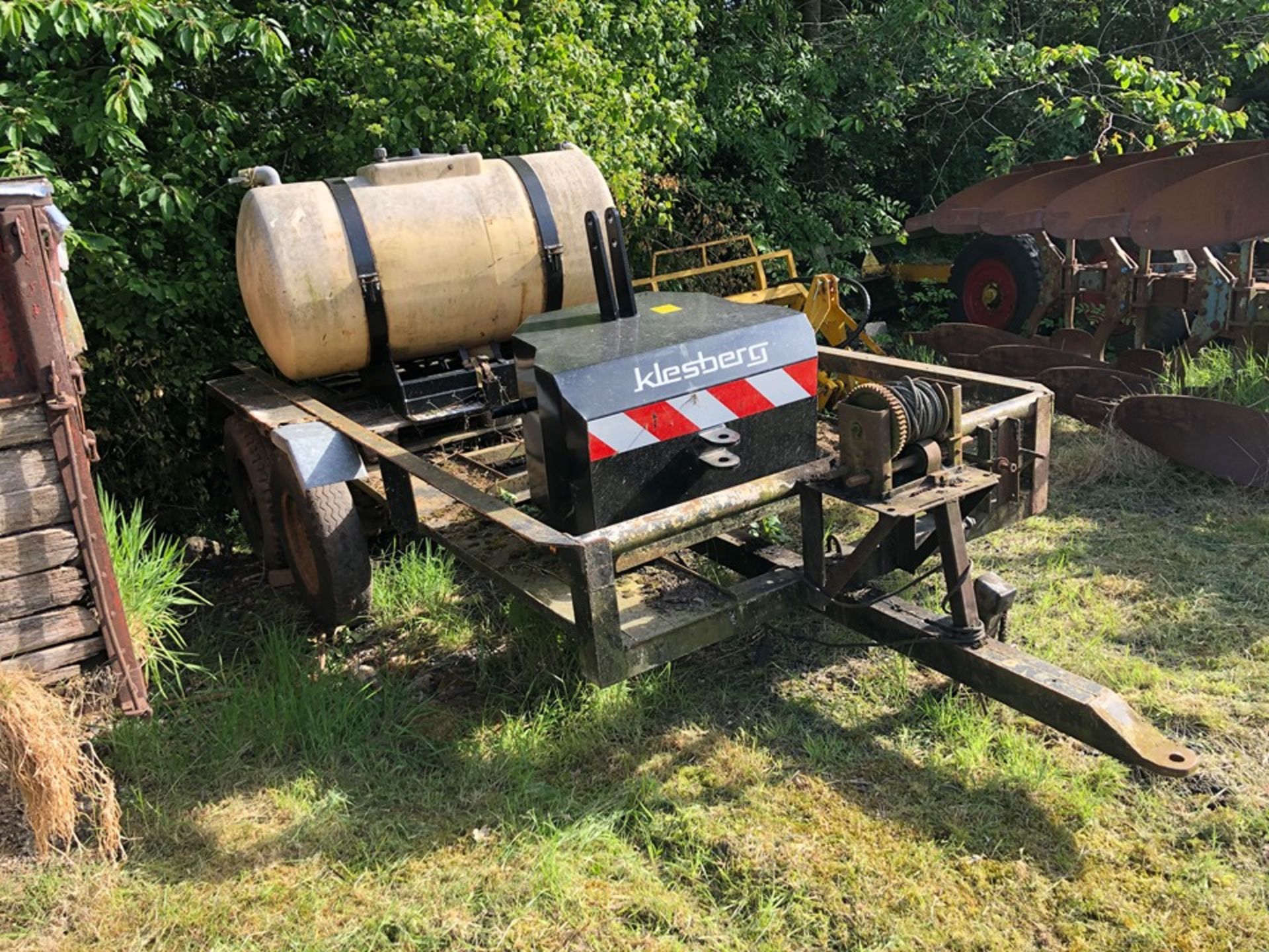 LOW LOADER TRAILER WITH WINCH NB CONTENTS NOT INCLUDED - Image 2 of 3