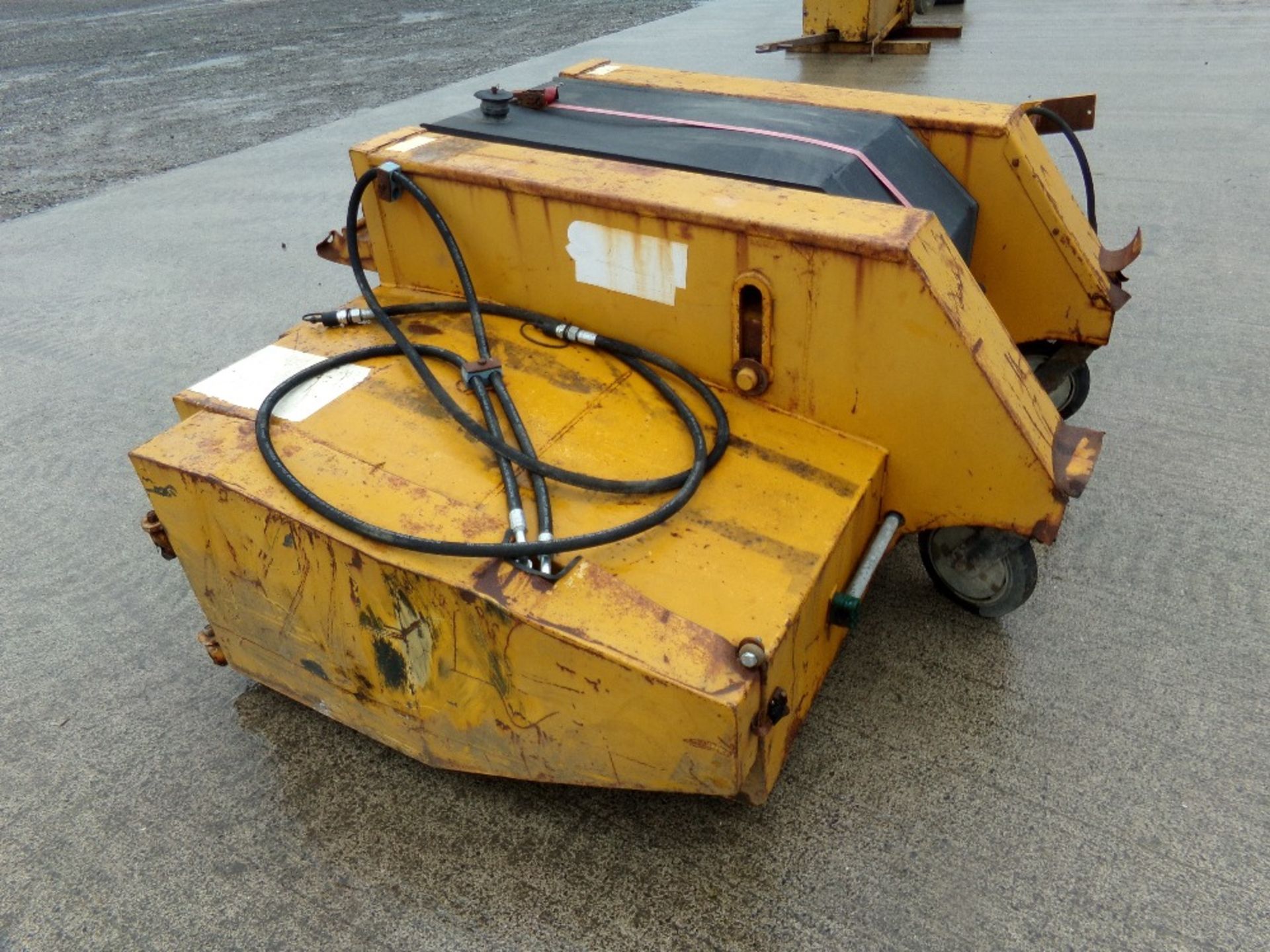 SUTTON FORKLIFT BUCKET BRUSH - Image 3 of 5