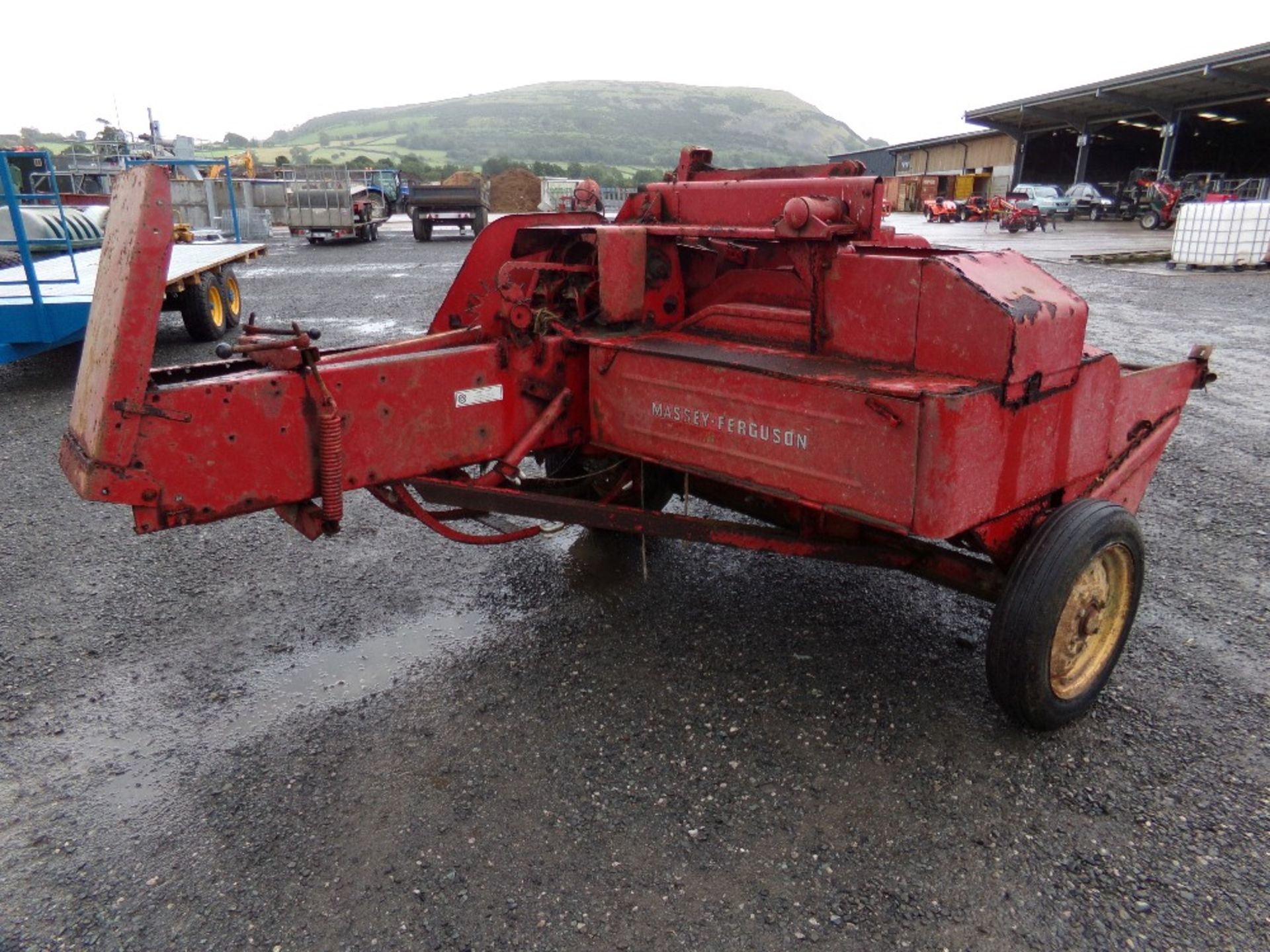 MF CONVENTIONAL BALER, BARN STORED (SPA - Image 4 of 6