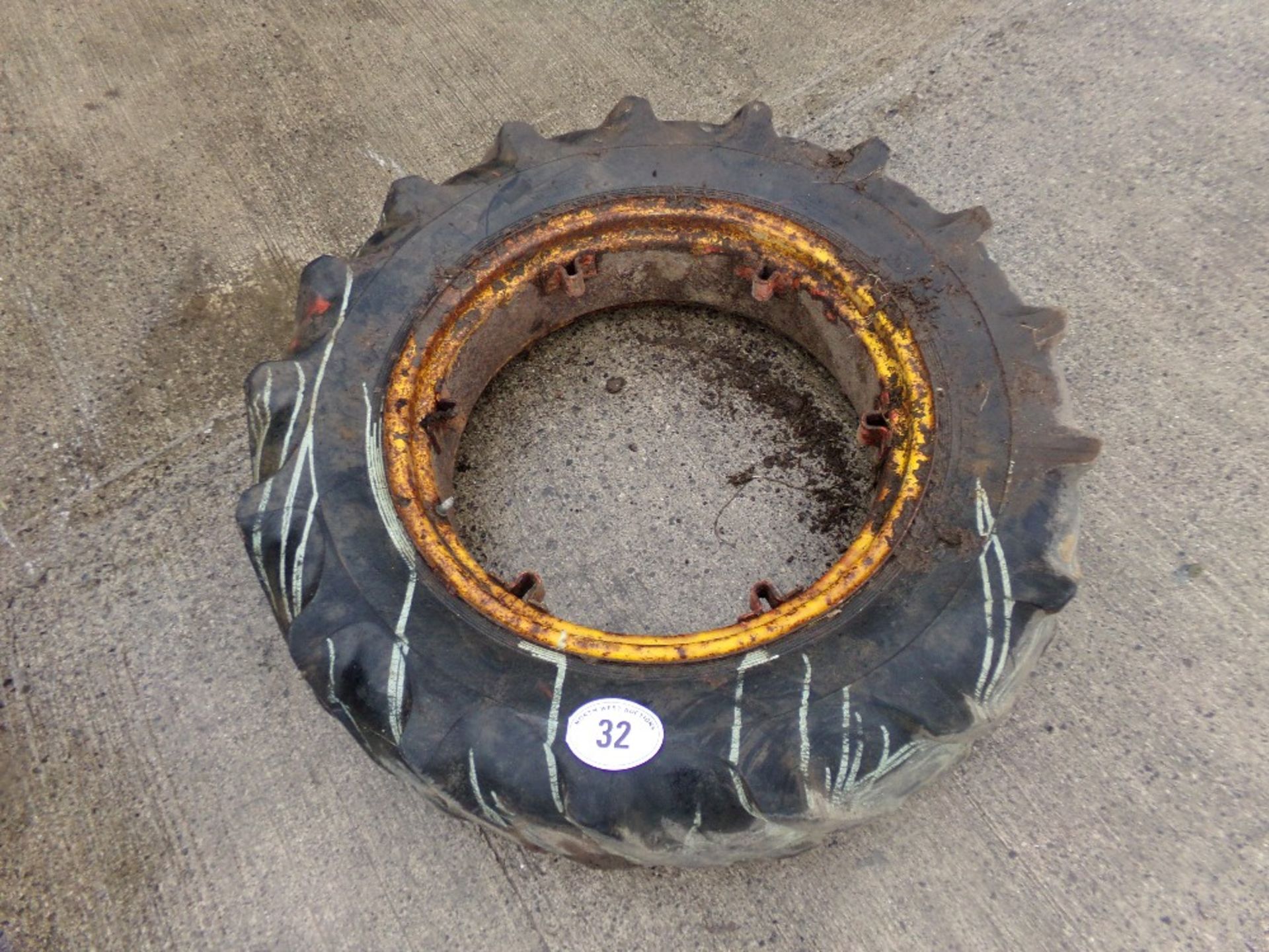 TRACTOR TYRE & RIM