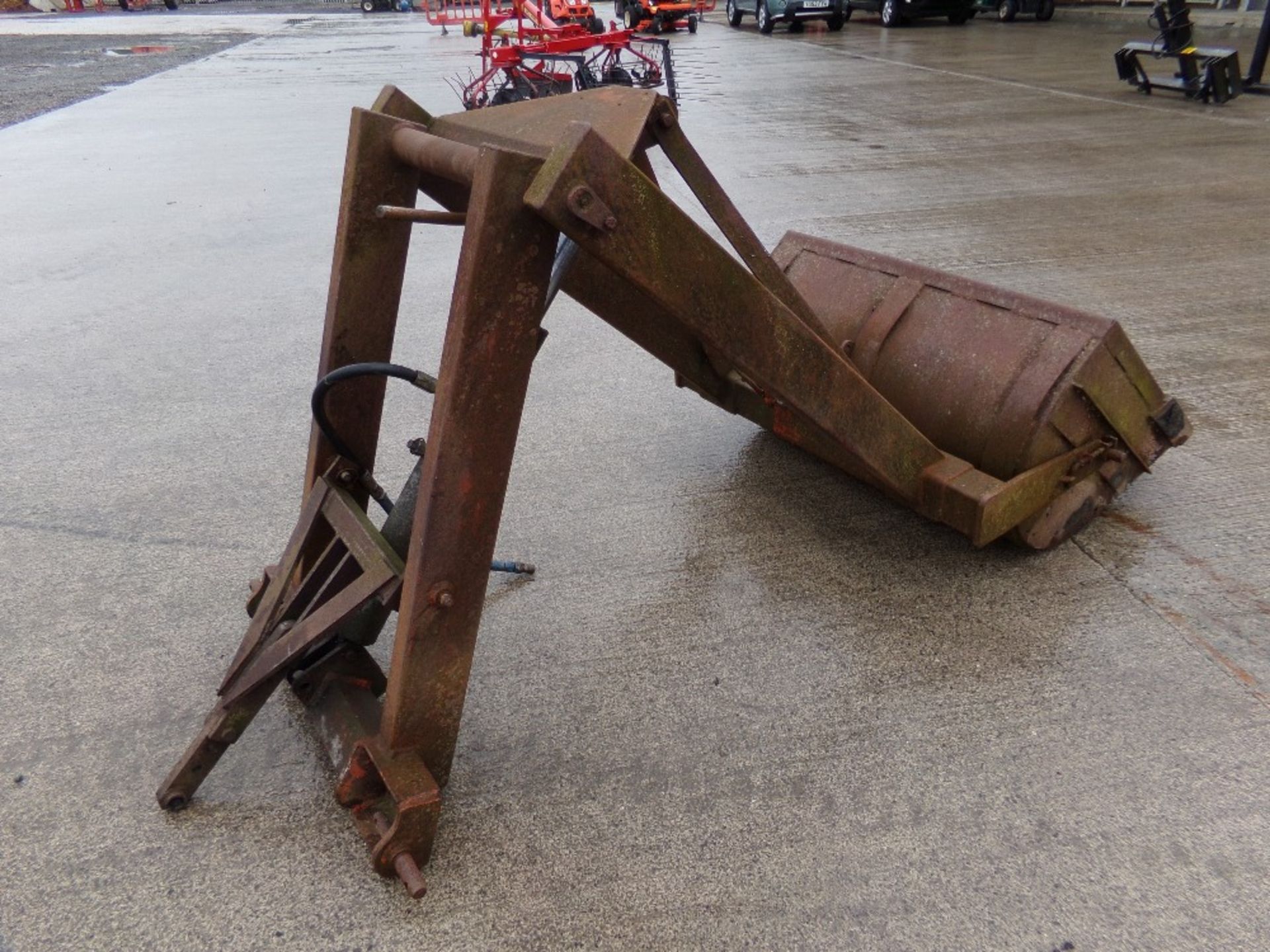 REAR 3POINT LINKAGE LOADER AND BUCKET - Image 3 of 5