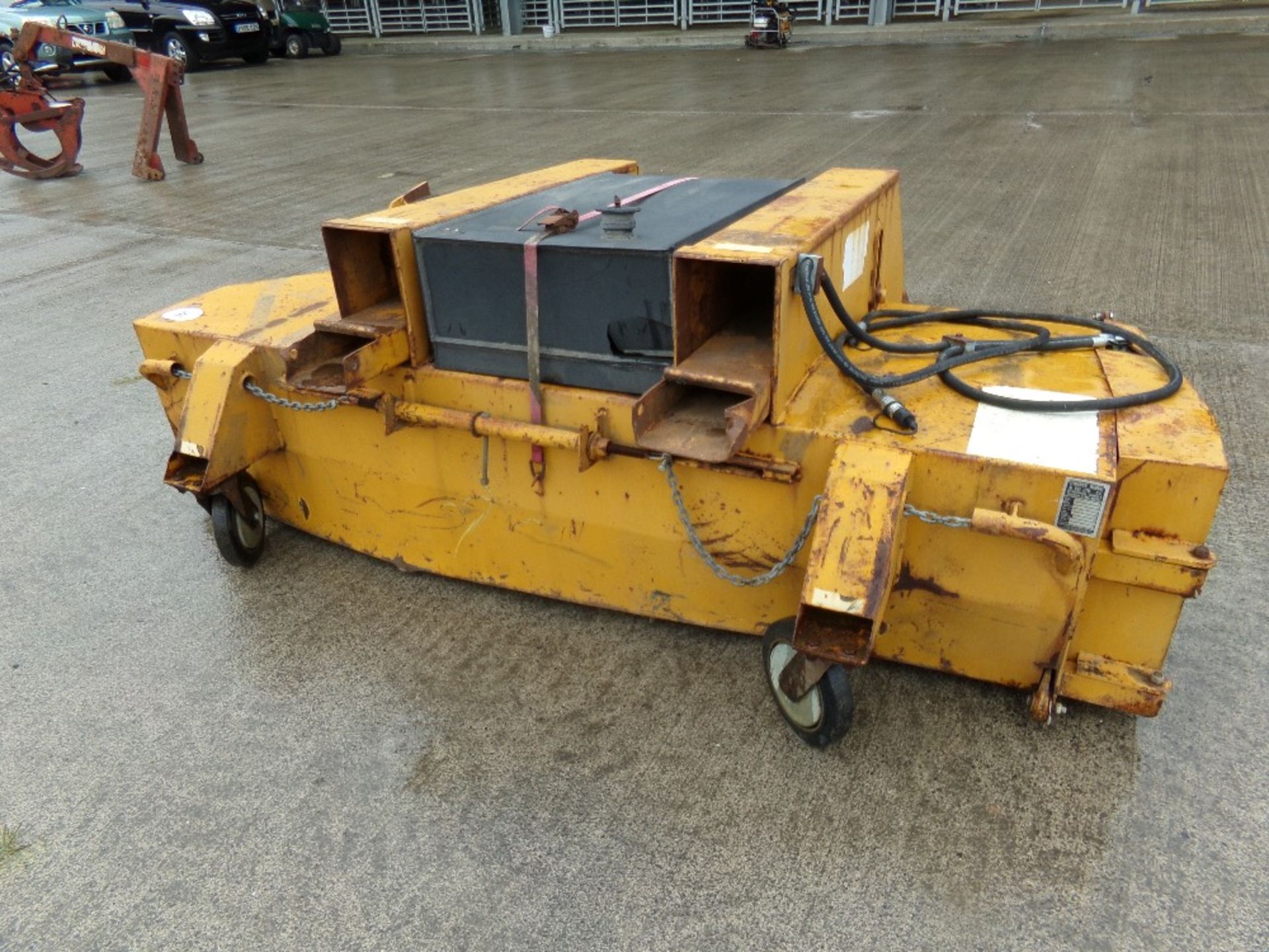 SUTTON FORKLIFT BUCKET BRUSH - Image 2 of 5