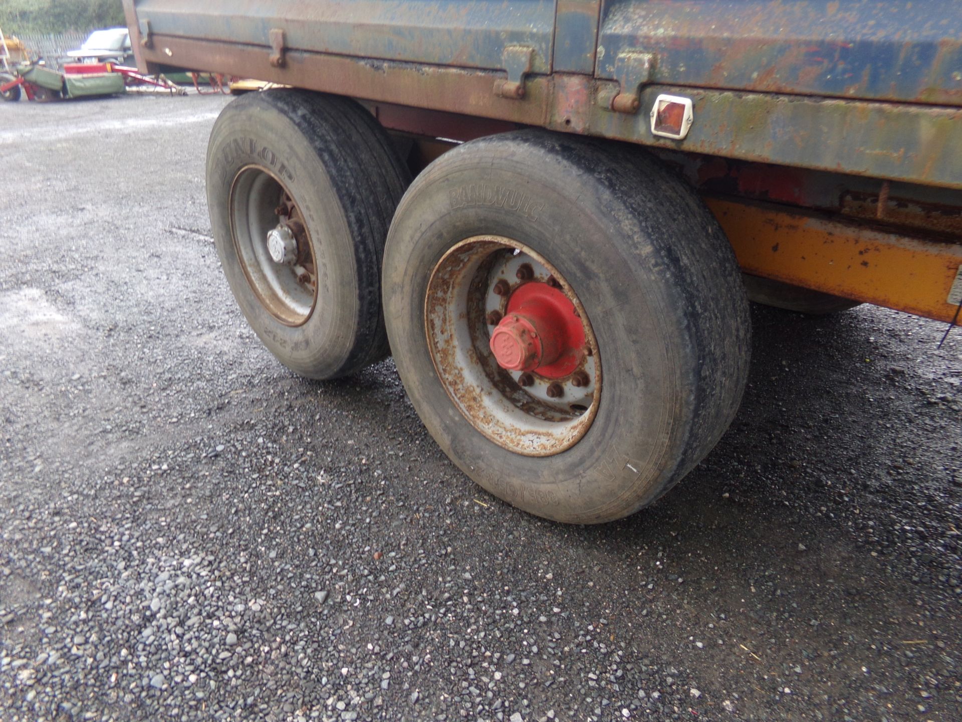 TWIN AXEL 8T TIPPING TRAILER - Image 6 of 7
