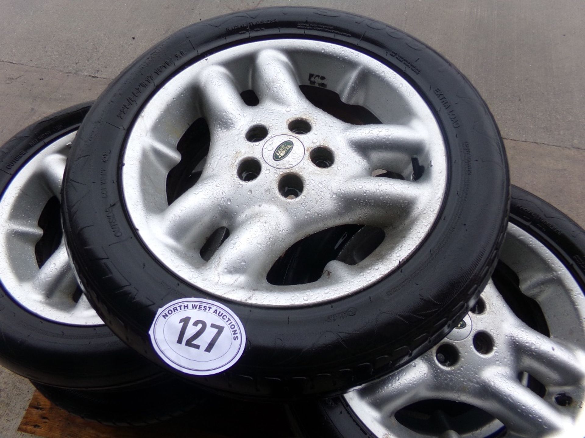 SELECTION FO LANDROVER WHEELS - Image 3 of 3