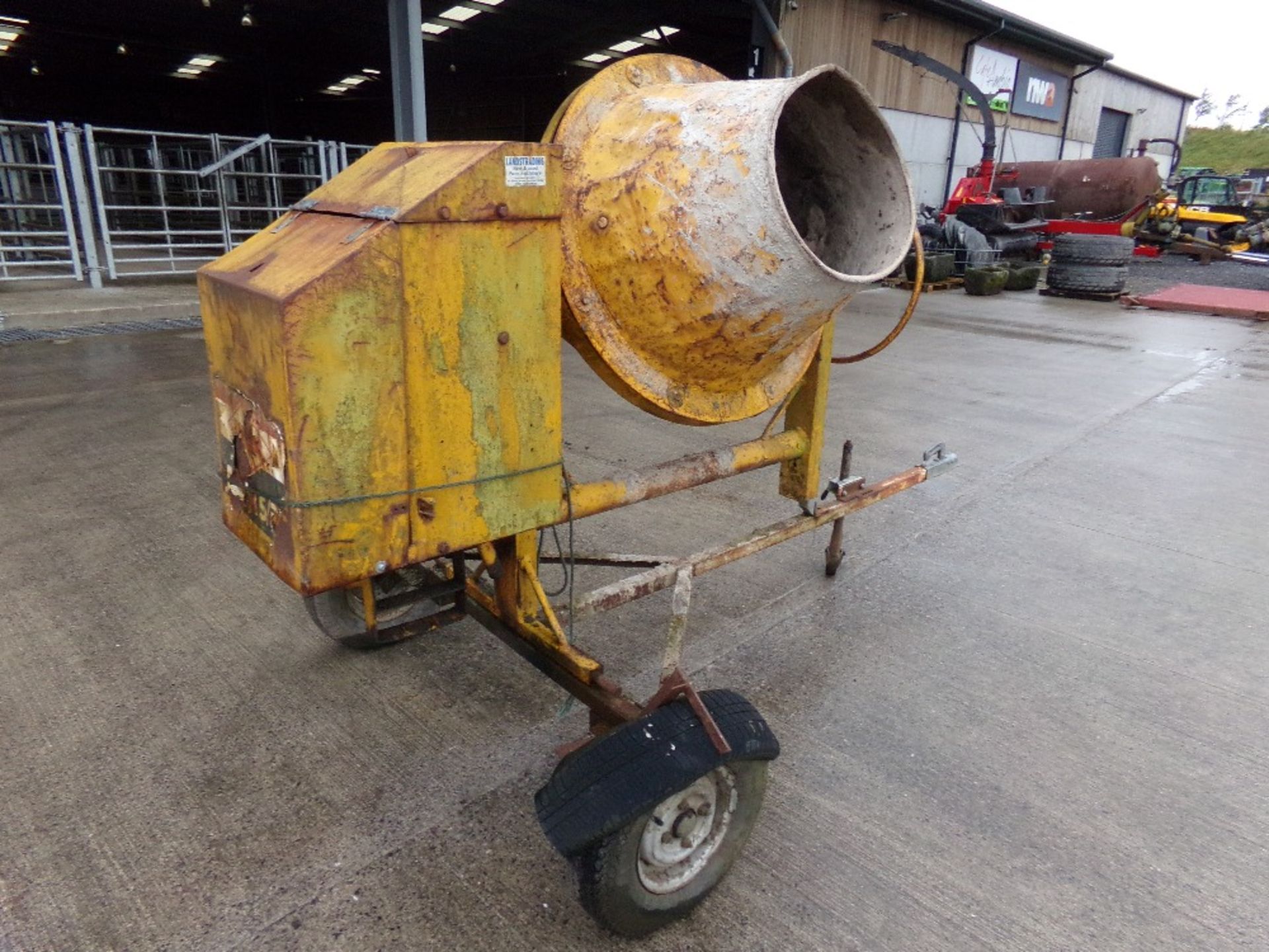 DIESEL TOWABLE CEMENT MIXER - Image 2 of 4