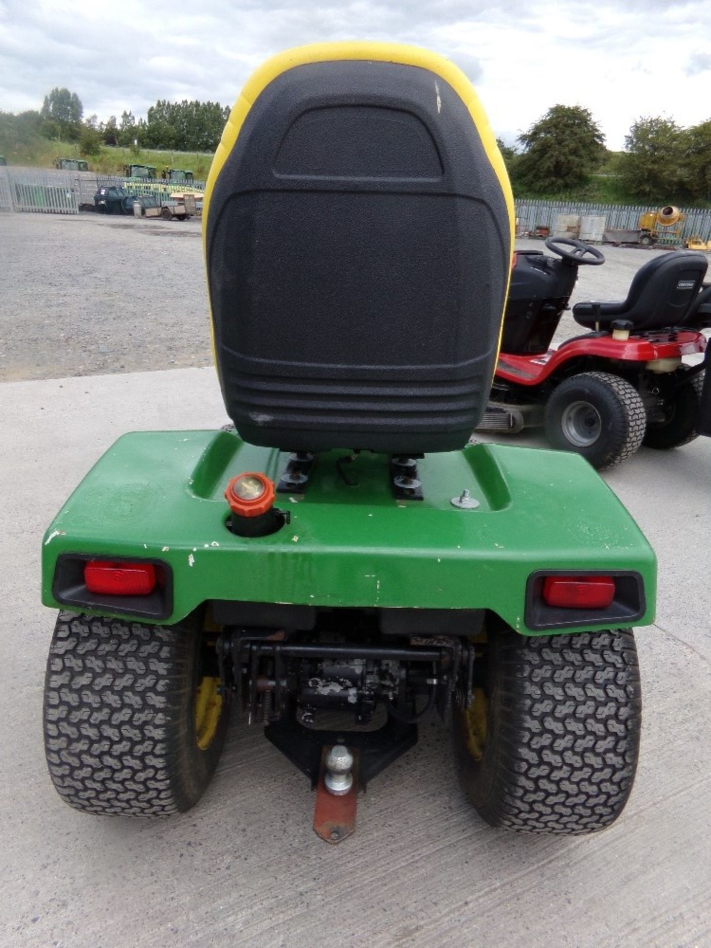 JD332 RIDE-ON MOWER (NO VAT) - Image 3 of 3