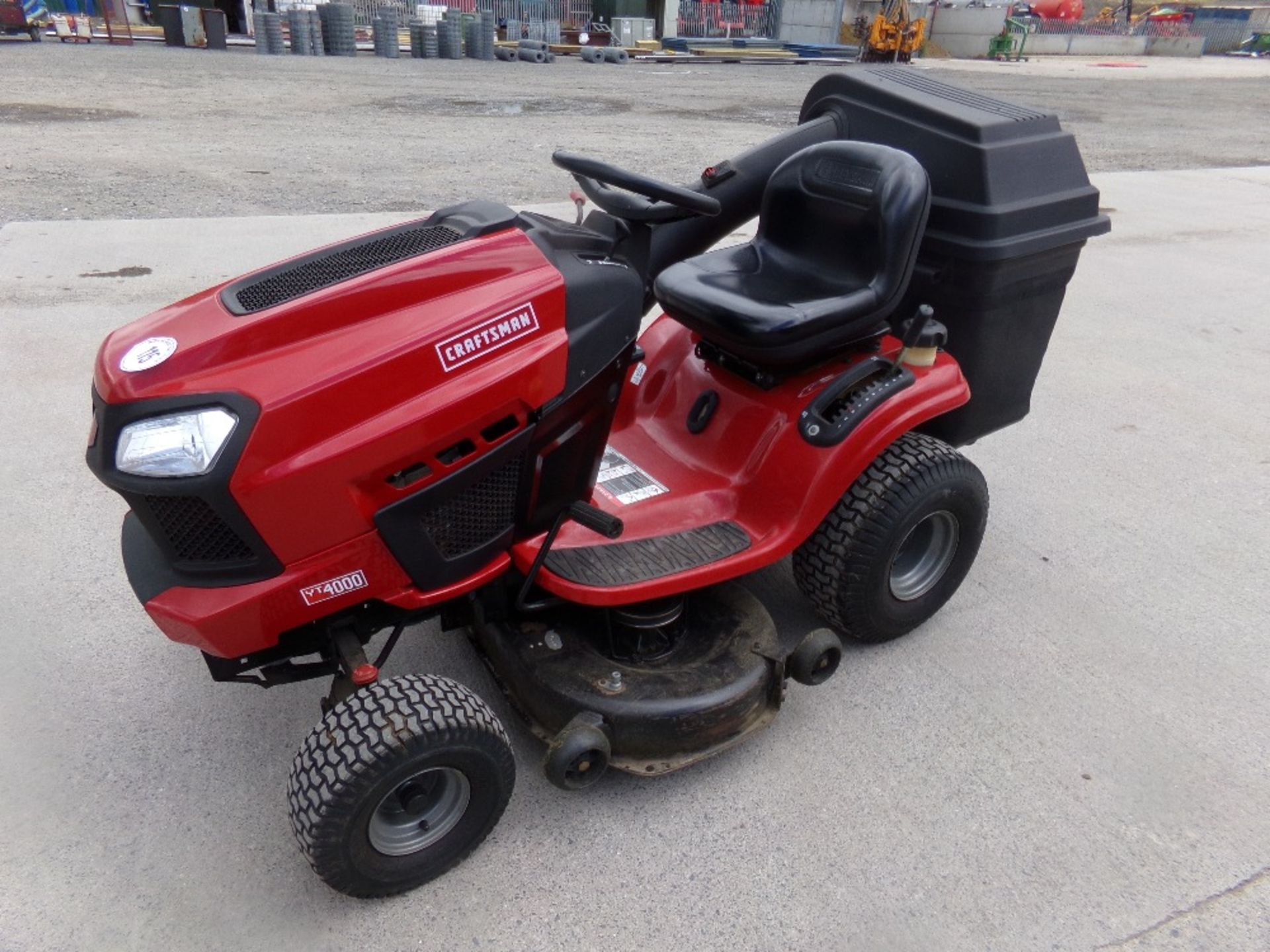 CRAFTSMAN 42 CUT 22HP AUTOMATIC SIT-ON LAWNMOWER (NO VAT) - Image 2 of 3