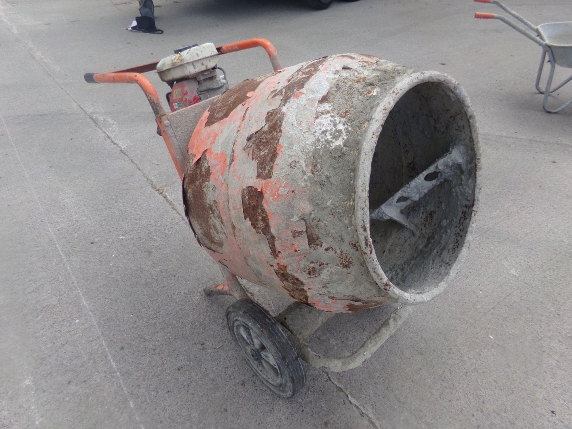 CEMENT MIXER (NO VAT) - Bild 2 aus 3