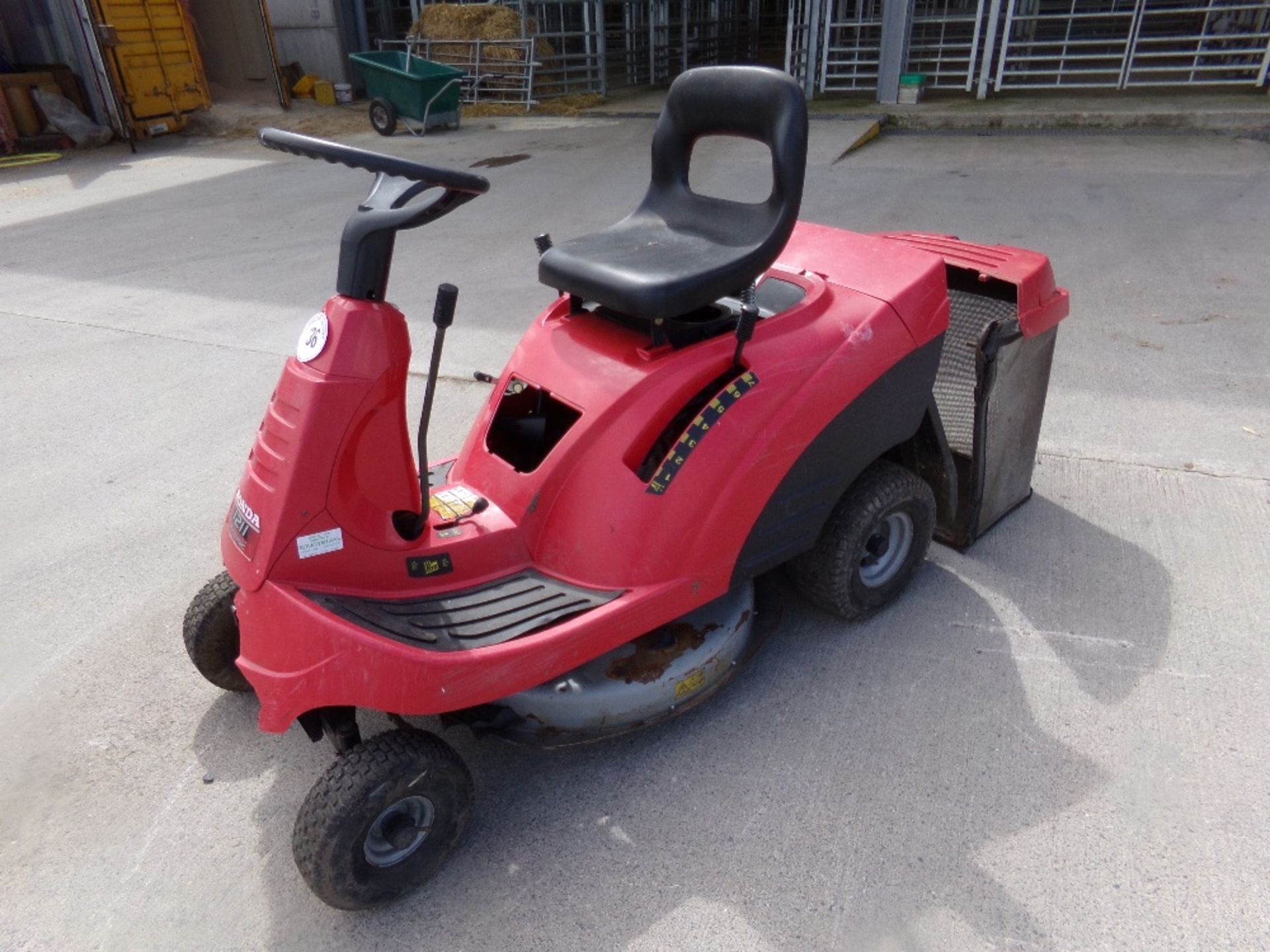 HONDA 1211 RIDE-ON MOWER (NO VAT) - Image 5 of 5