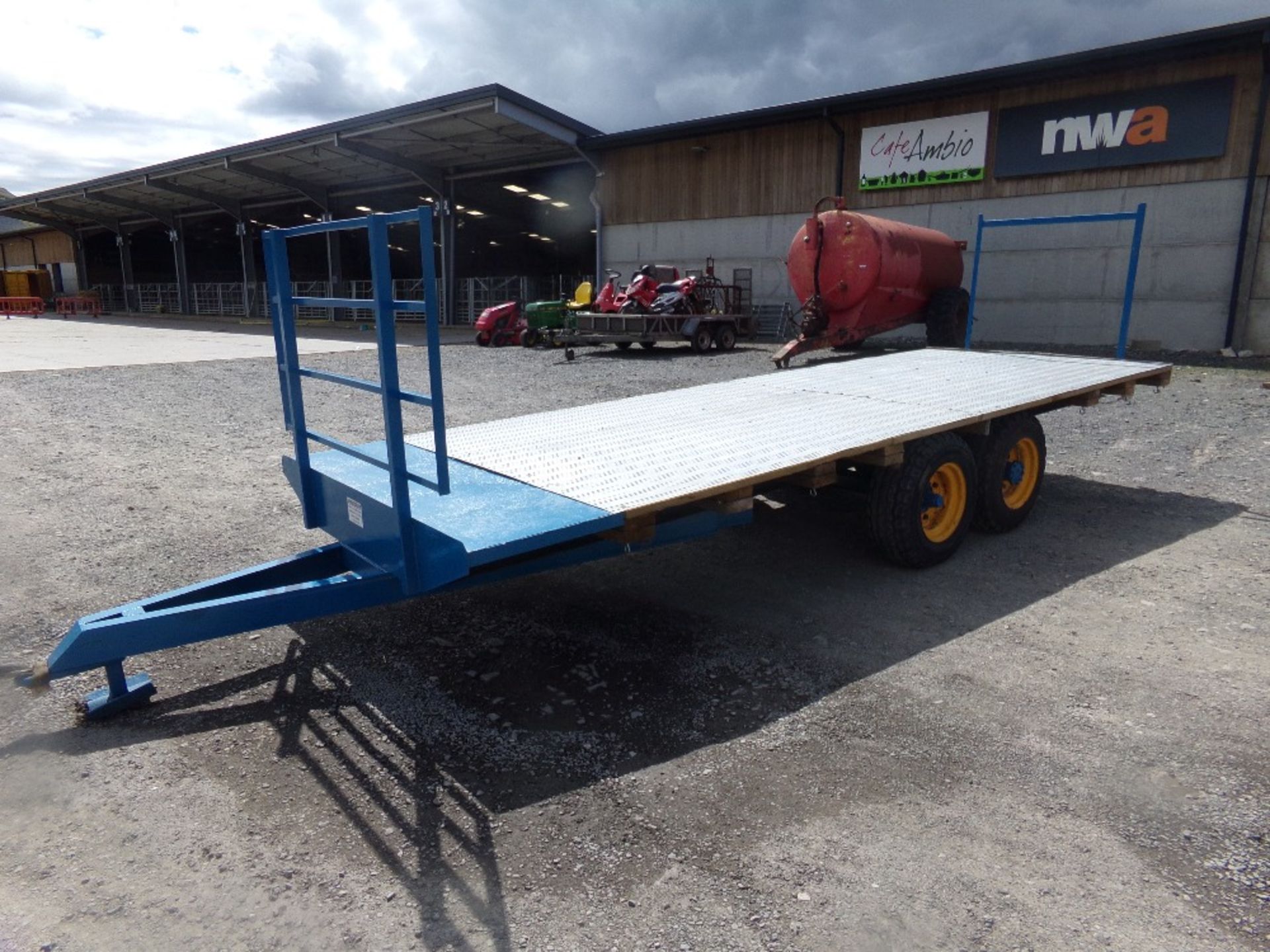 18FT TWIN AXEL BALE TRAILER (NO VAT)