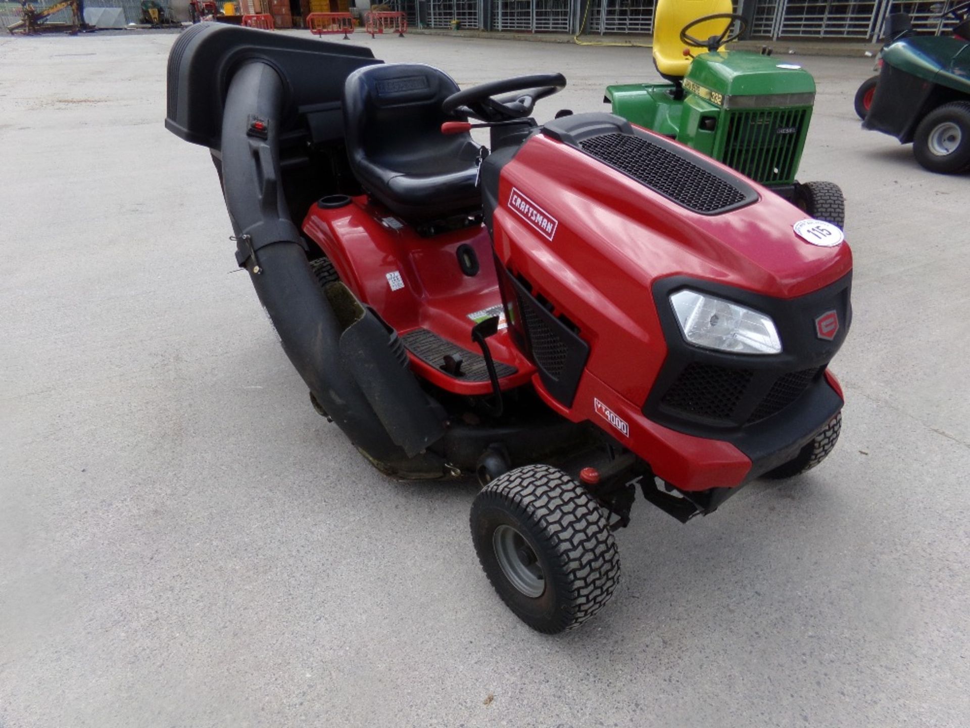 CRAFTSMAN 42 CUT 22HP AUTOMATIC SIT-ON LAWNMOWER (NO VAT) - Image 3 of 3