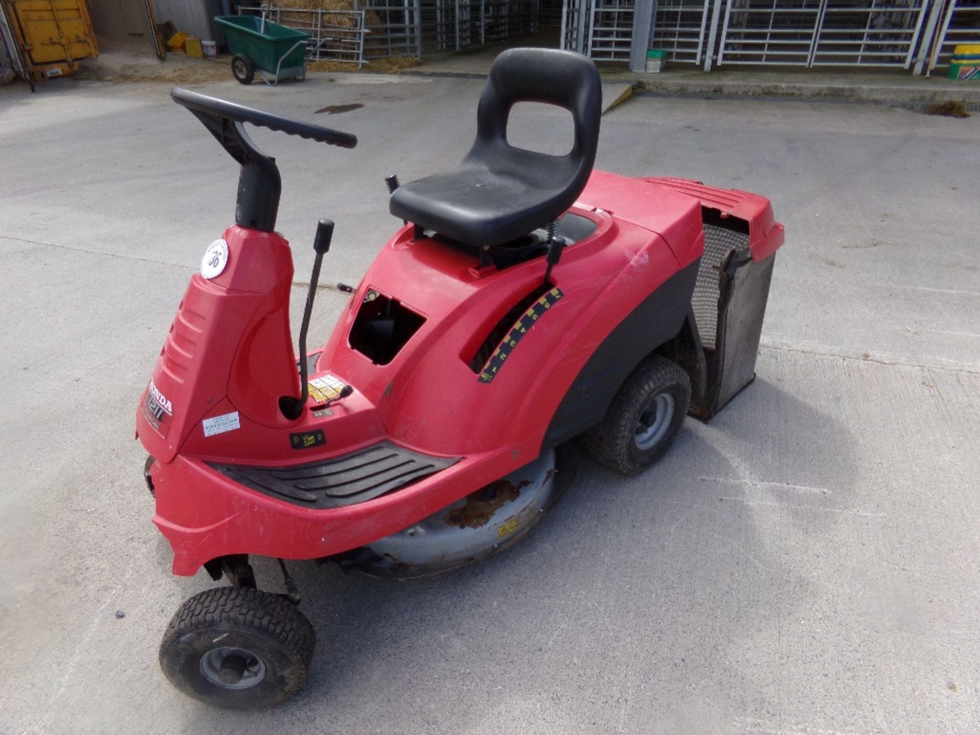 HONDA 1211 RIDE-ON MOWER (NO VAT)