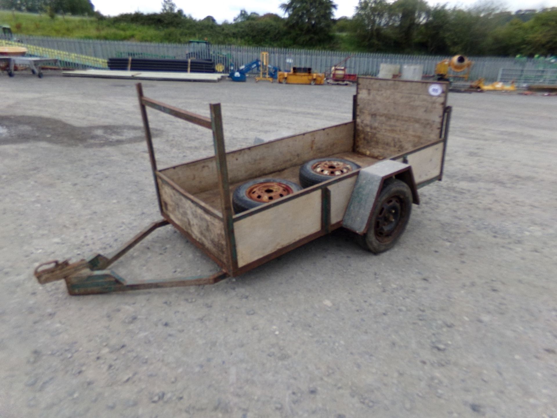 2 WHEELED WOODEN CAR TRAILER (+VAT)