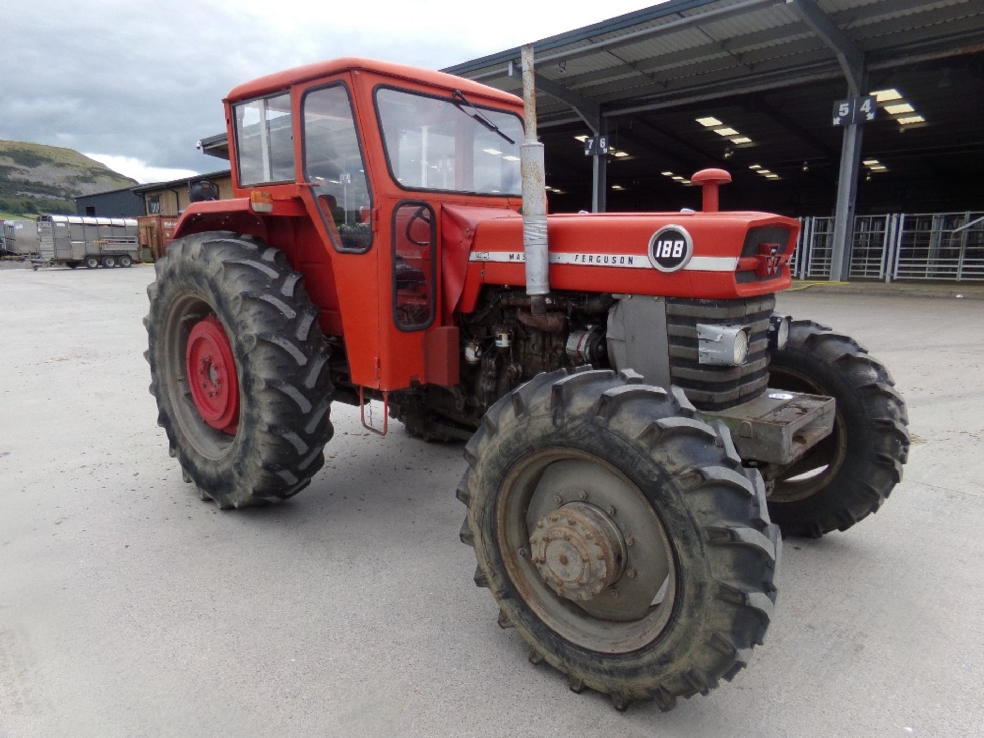 MF188 4 X 4 MULTIPOWER TRACTOR. 4000HRS. - Bild 7 aus 9