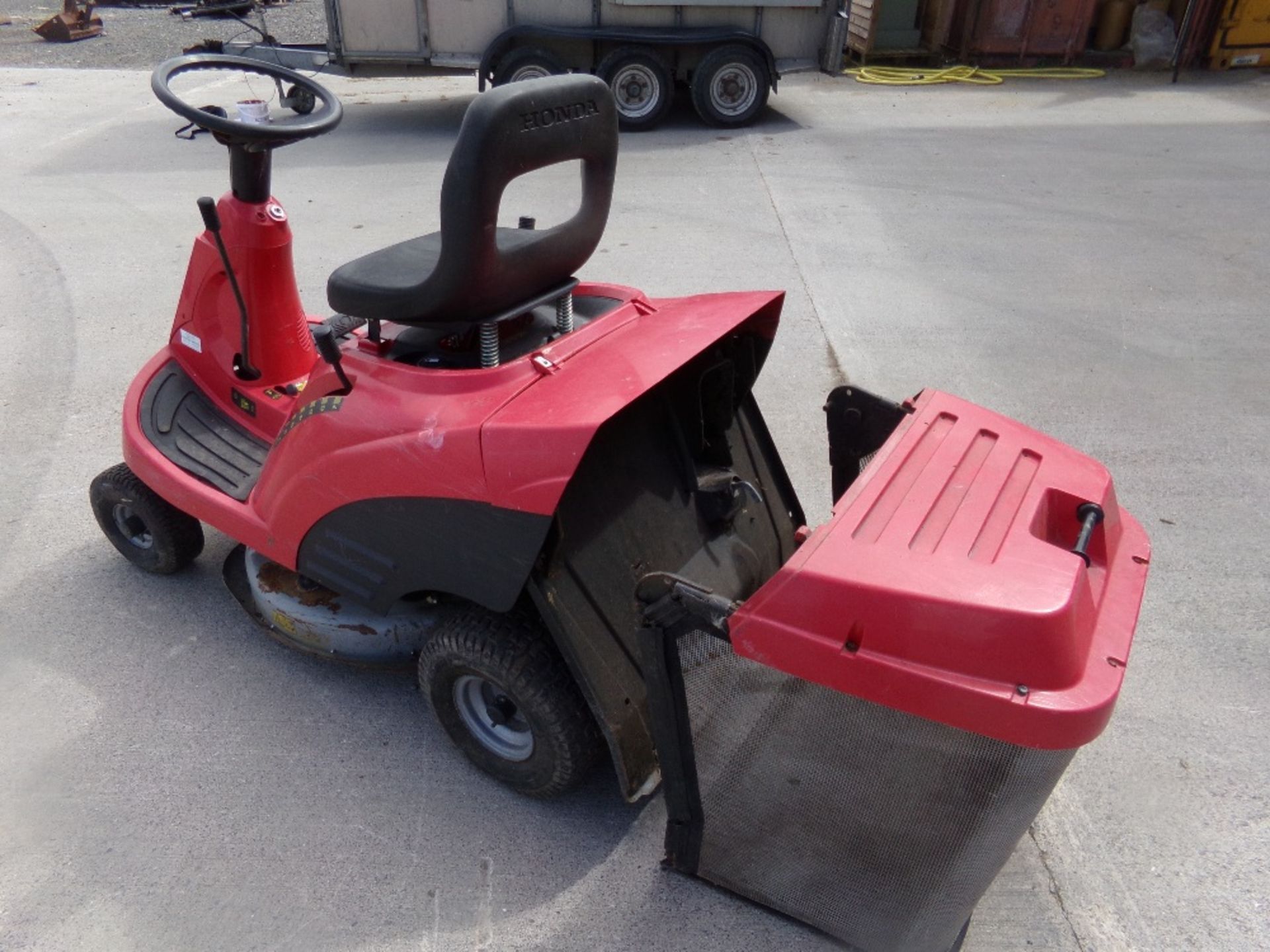 HONDA 1211 RIDE-ON MOWER (NO VAT) - Image 4 of 5