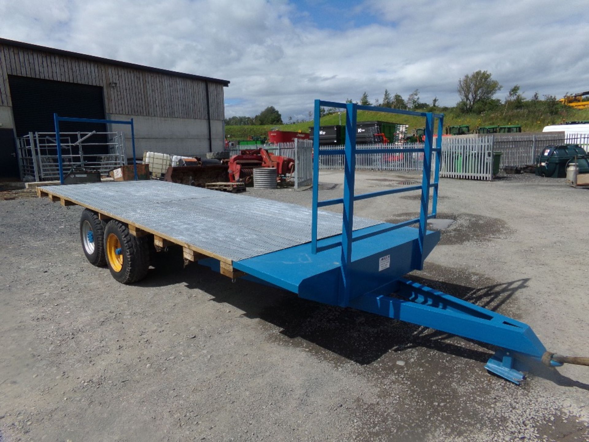 18FT TWIN AXEL BALE TRAILER (NO VAT) - Image 2 of 5