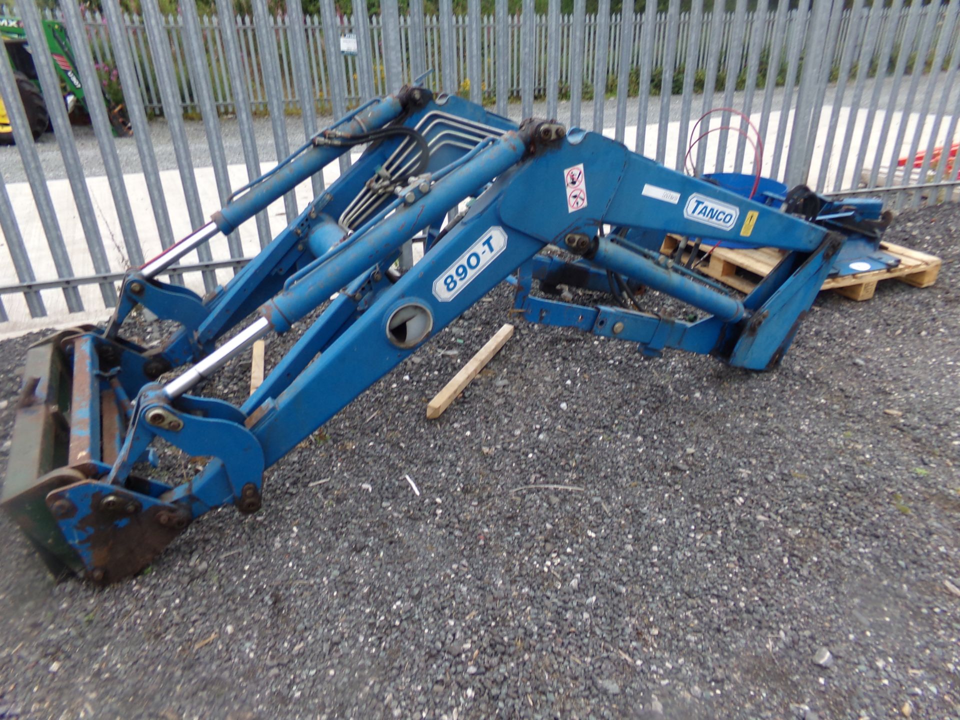 TANCO 890T FRONT END LOADER INC BRACKETS