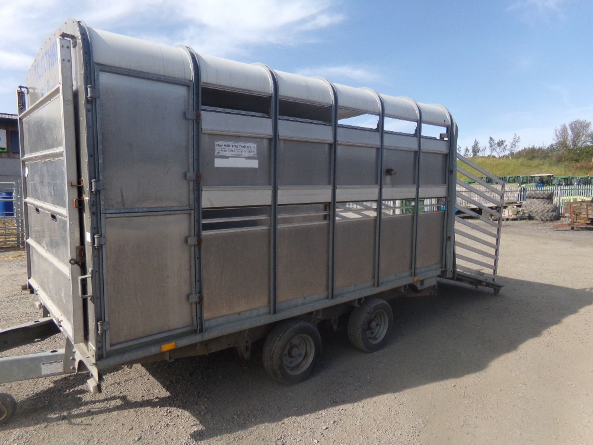 IFOR WILLIAMS LIVESTOCK TRAILER WITH DECKS AND GATES (NO VAT) - Image 2 of 4