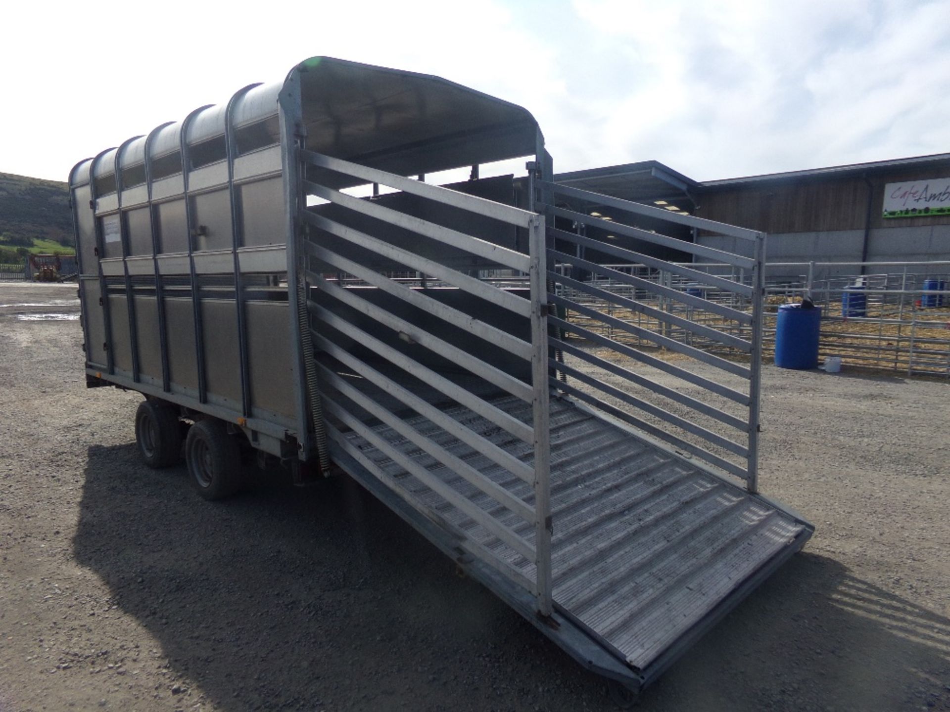 IFOR WILLIAMS LIVESTOCK TRAILER WITH DECKS AND GATES (NO VAT) - Image 3 of 4