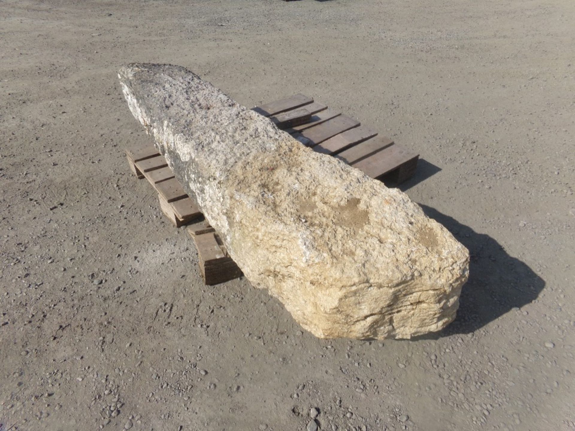 LIMESTONE GATE POST (APPROX 5FT) (+VAT) - Image 3 of 3