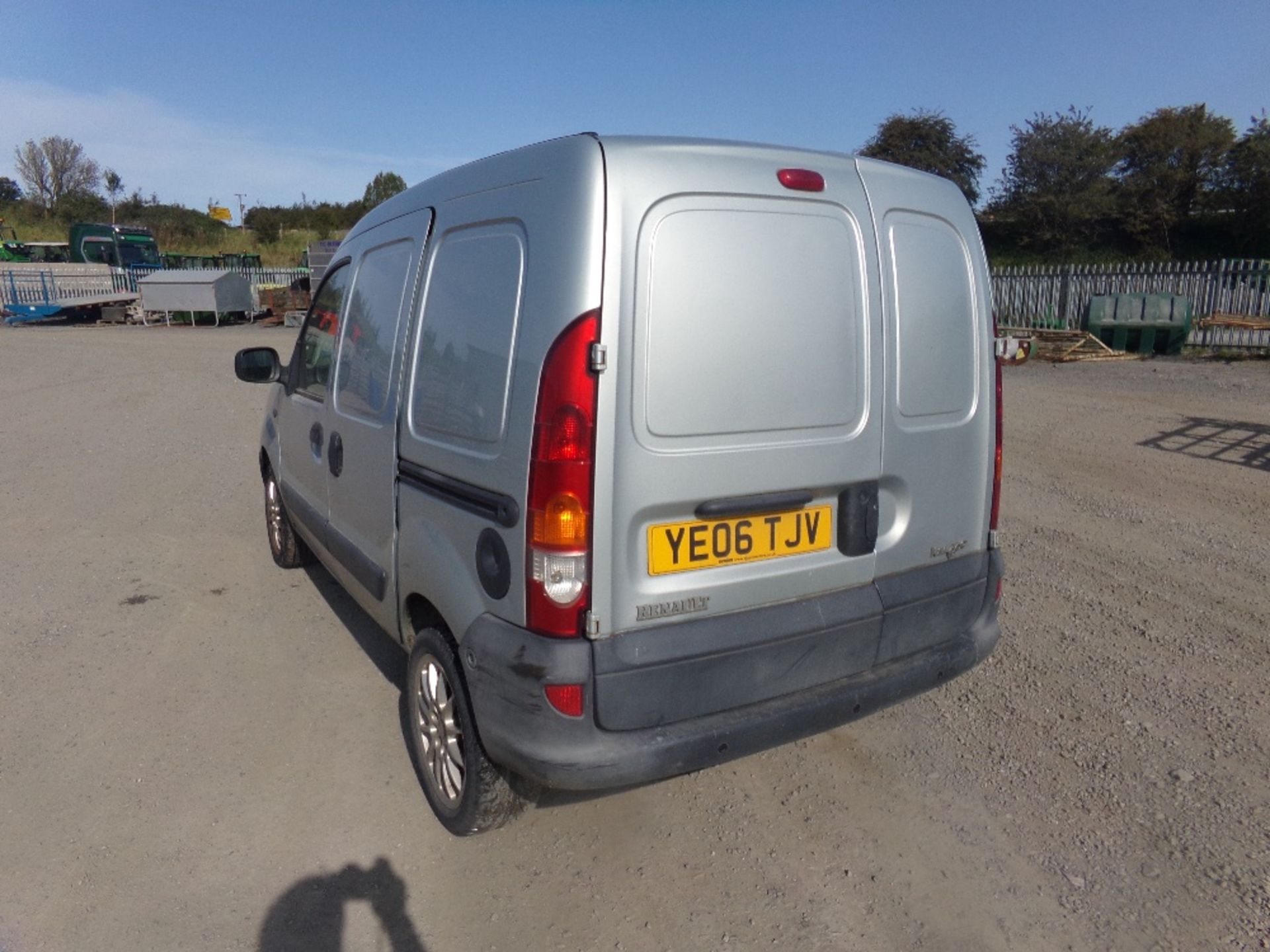 RENAULT KANGOO, 06 PLATE, 145K, SPARES AND REPAIRS, ENGINE DOES RUN (NO VAT) - Image 2 of 6