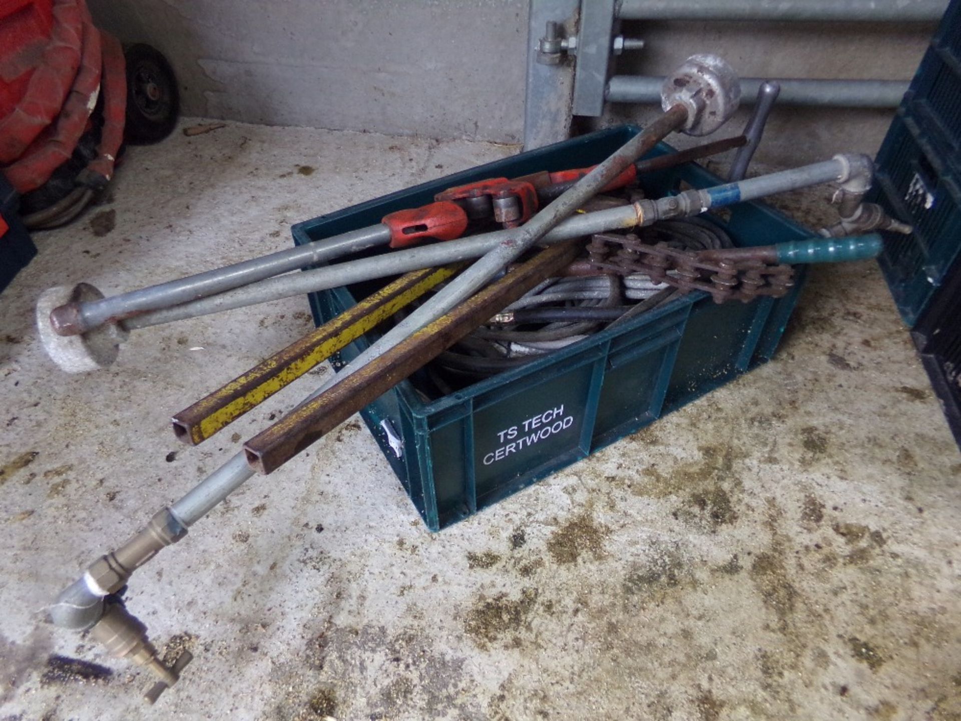 PIPE CUTTER, FILTER PULER, AIR LINE (NO