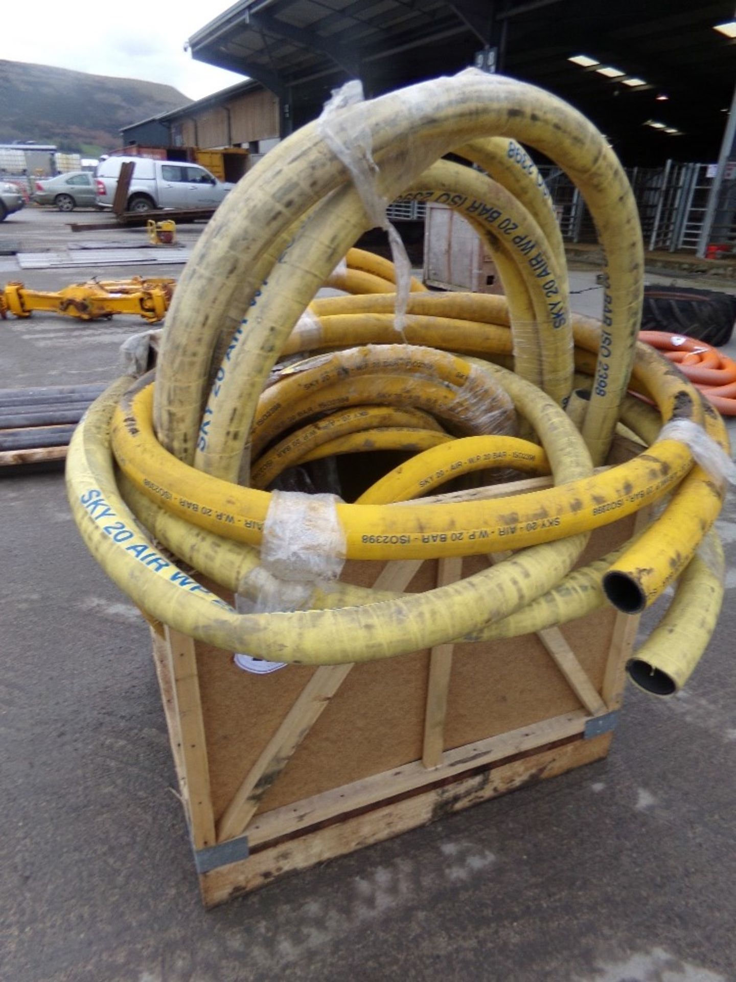 BOX OF AIR HOSES