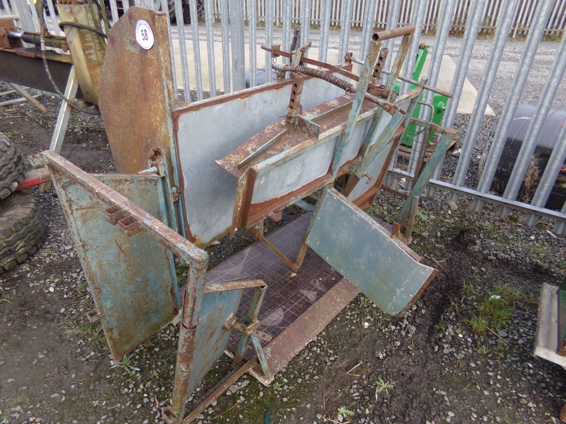 MORRIS SHEEP TUROVER CRATE