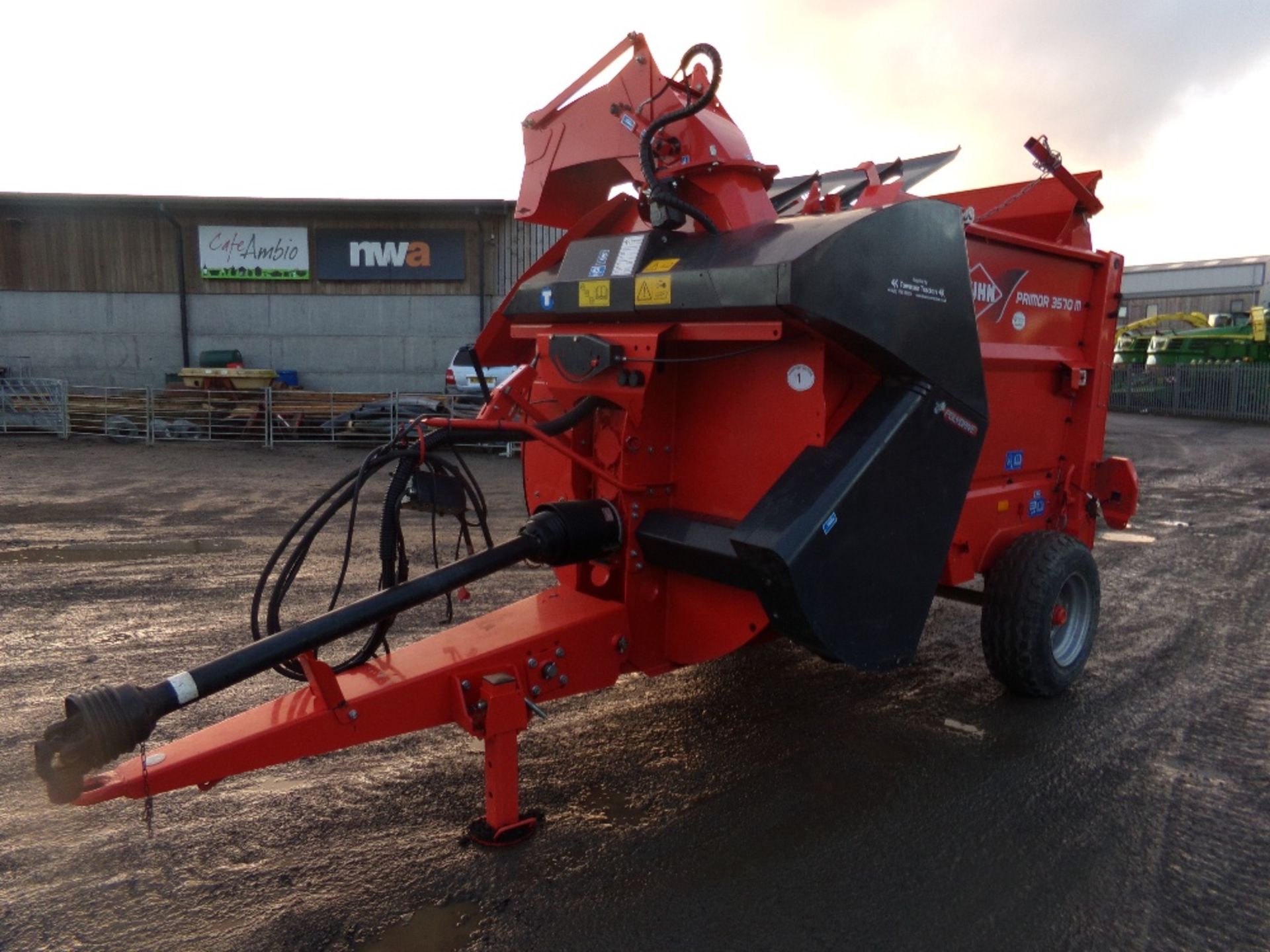 KUHN PRIMOR 3570M STRAW & SILAGE FEEDER - Image 2 of 8