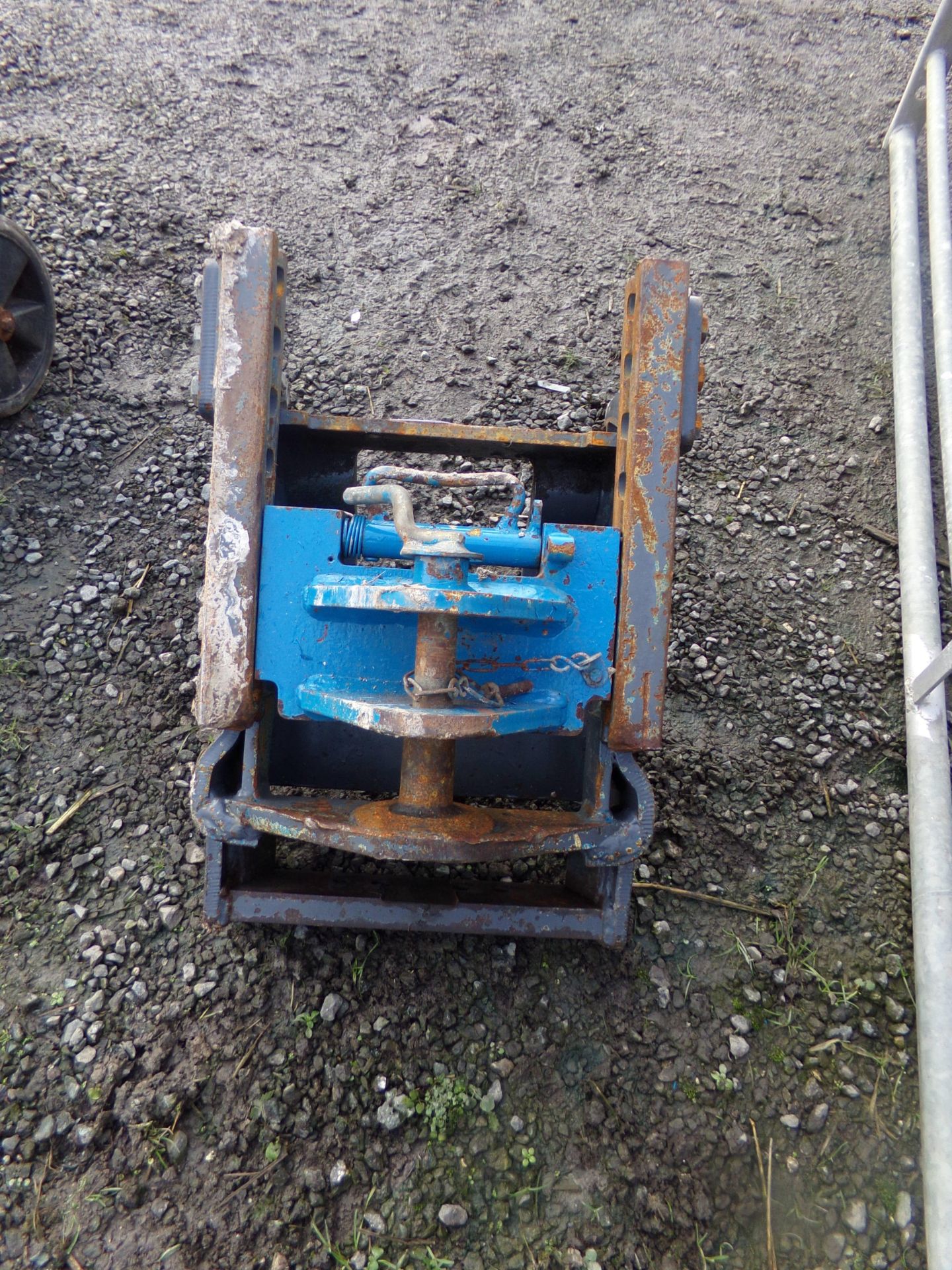 FORD TRACTOR HITCH