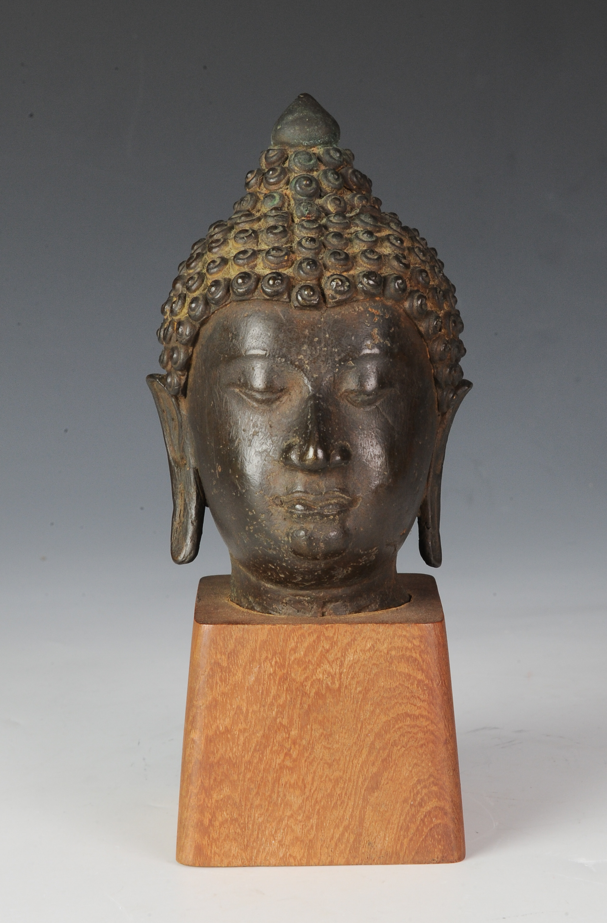 Southeast Asian Head of a Bronze Buddha - Image 3 of 7