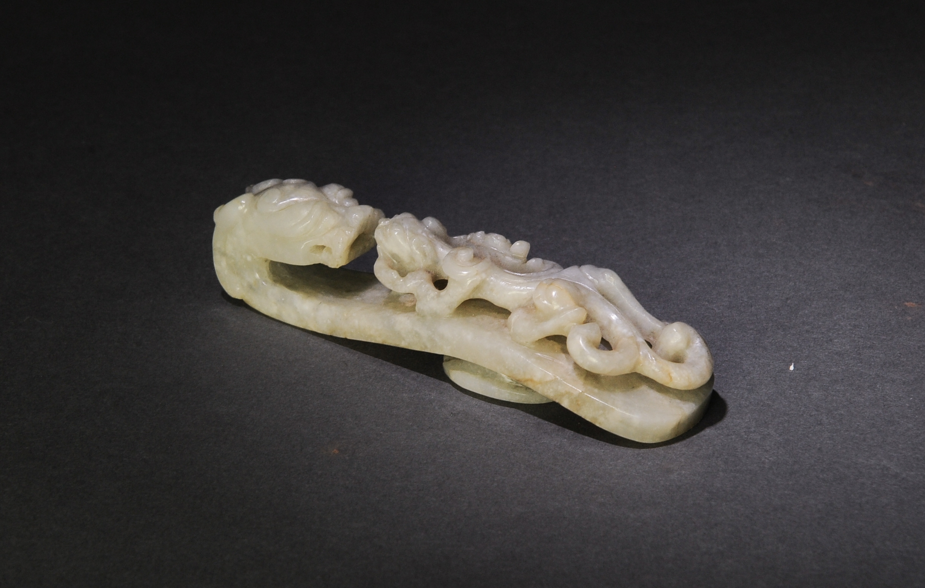 White Jade Dragon Hook, Ming Dynasty - Image 2 of 7